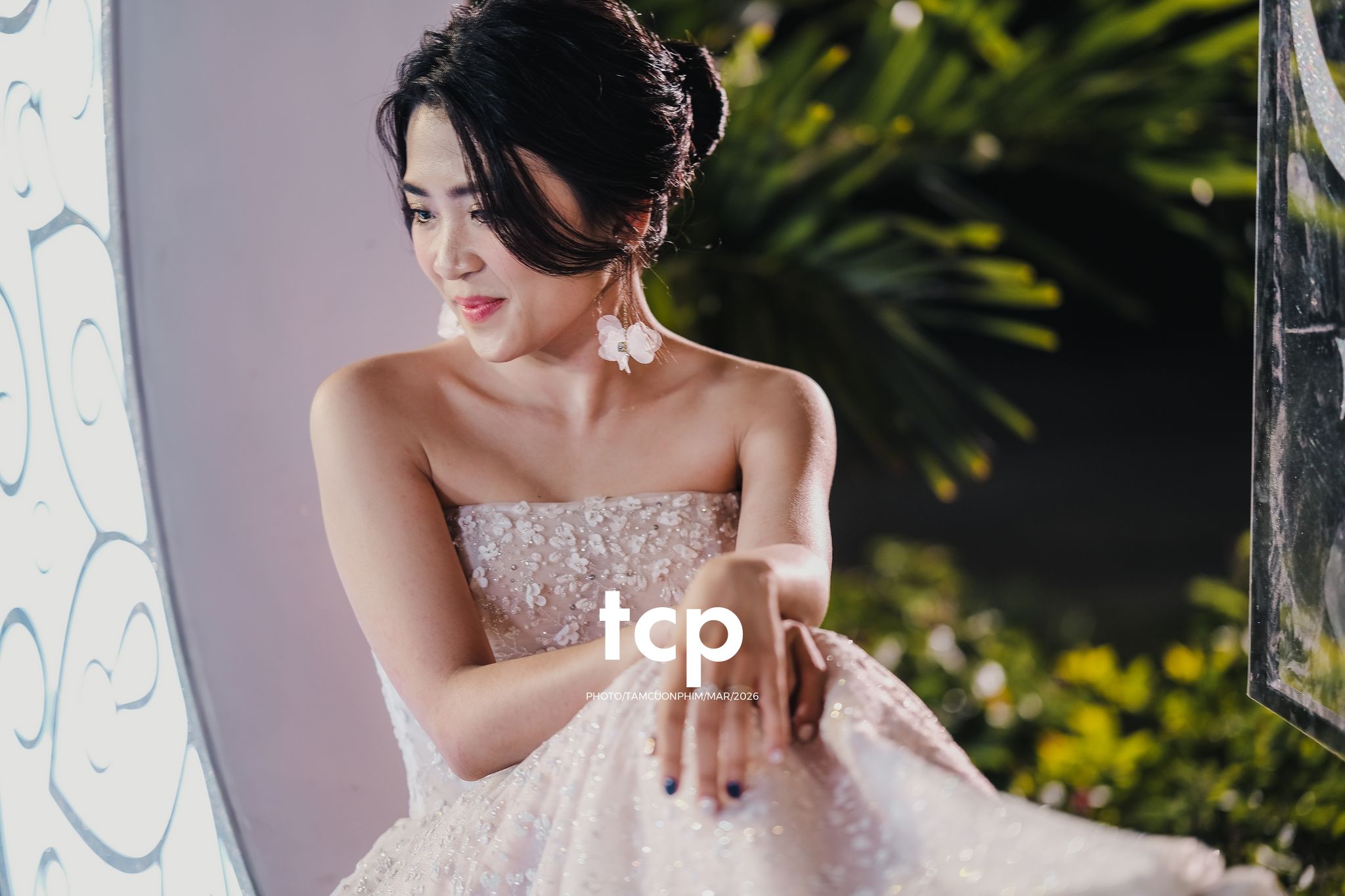 Tám Cuộn Phim - Ai mà chẳng thấy rung động trước những nụ cười hạnh phúc trong ngày trọng đại nhất đời mình chứ?