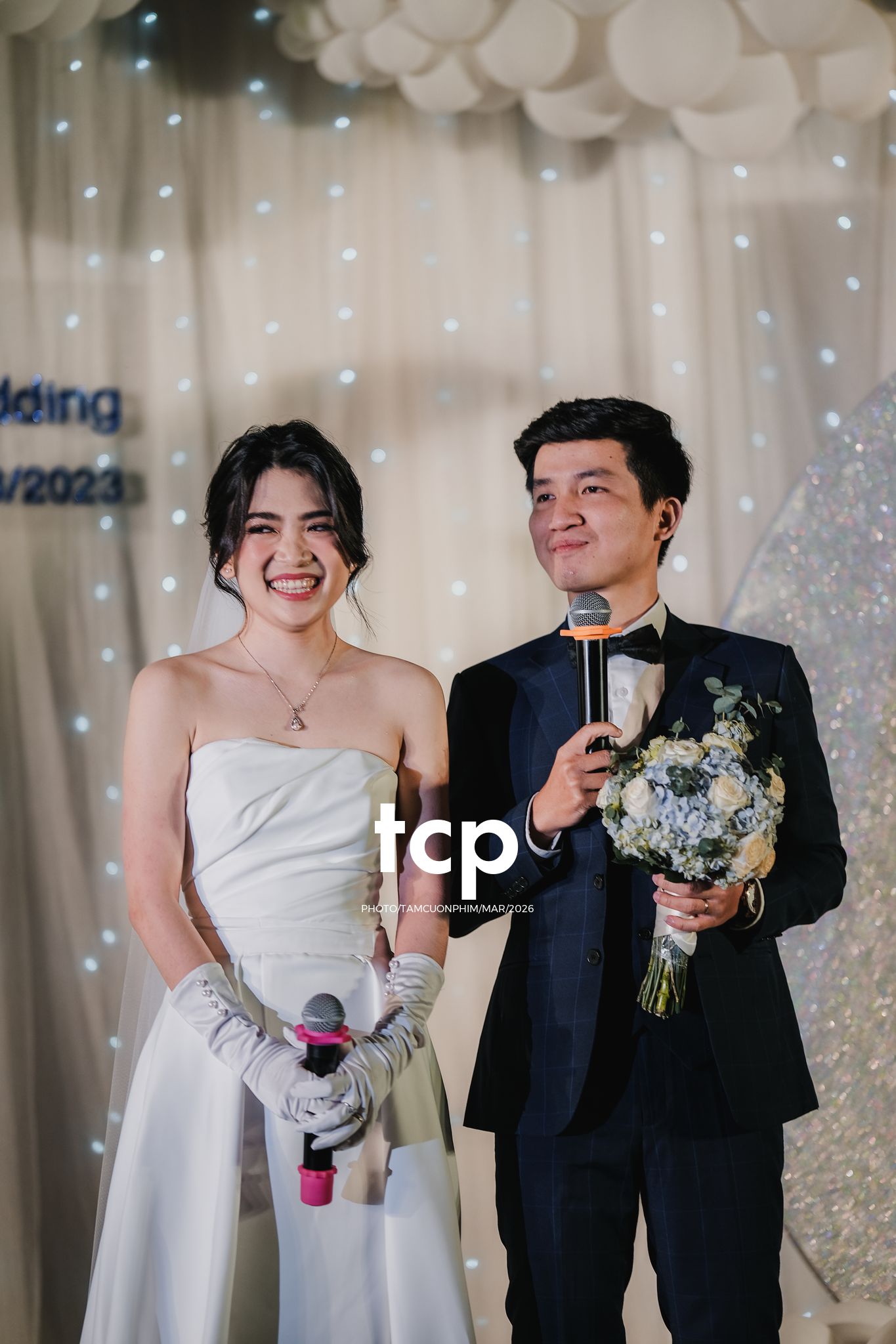 Tám Cuộn Phim - Ai mà chẳng thấy rung động trước những nụ cười hạnh phúc trong ngày trọng đại nhất đời mình chứ?