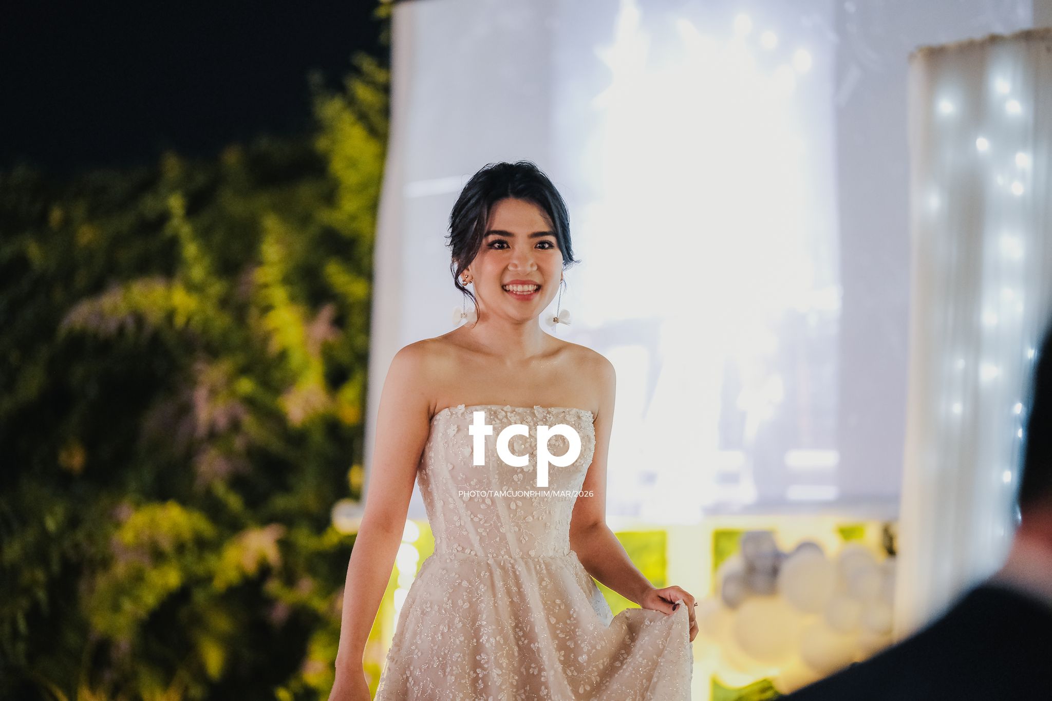 Tám Cuộn Phim - Ai mà chẳng thấy rung động trước những nụ cười hạnh phúc trong ngày trọng đại nhất đời mình chứ?