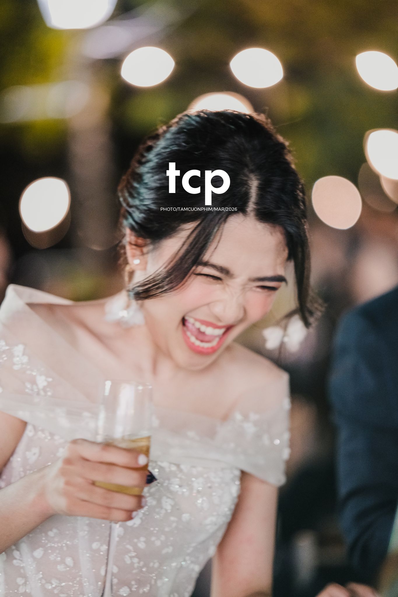 Tám Cuộn Phim - Ai mà chẳng thấy rung động trước những nụ cười hạnh phúc trong ngày trọng đại nhất đời mình chứ?