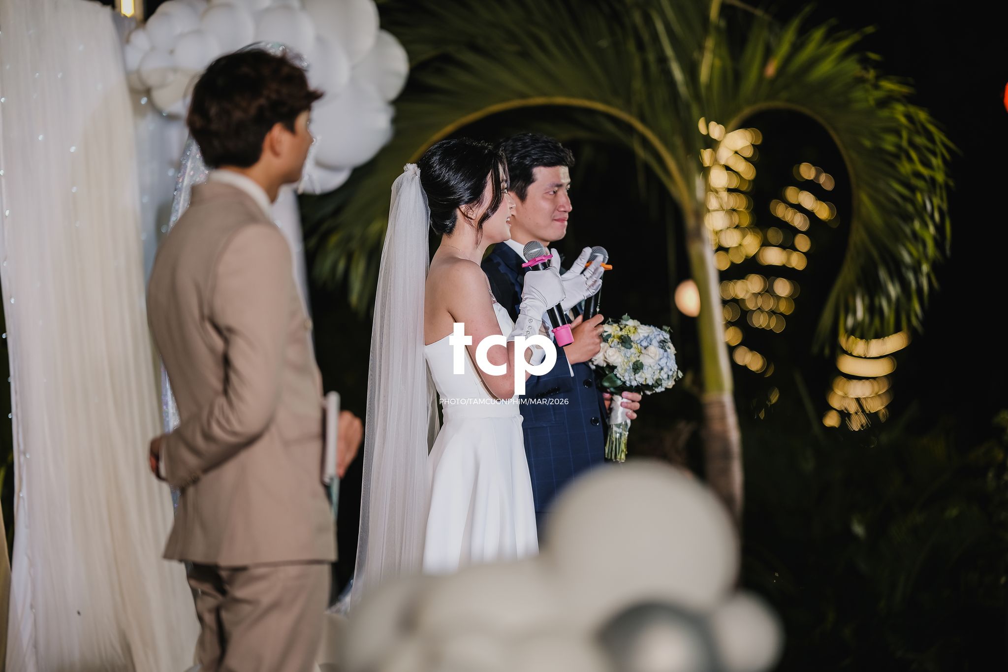 Tám Cuộn Phim - Ai mà chẳng thấy rung động trước những nụ cười hạnh phúc trong ngày trọng đại nhất đời mình chứ?