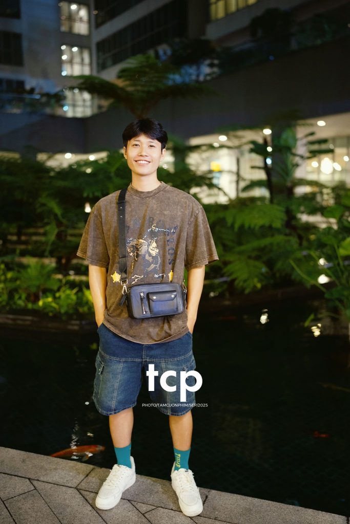 Tám Cuộn Phim - Nhịp thở đô thị về đêm
