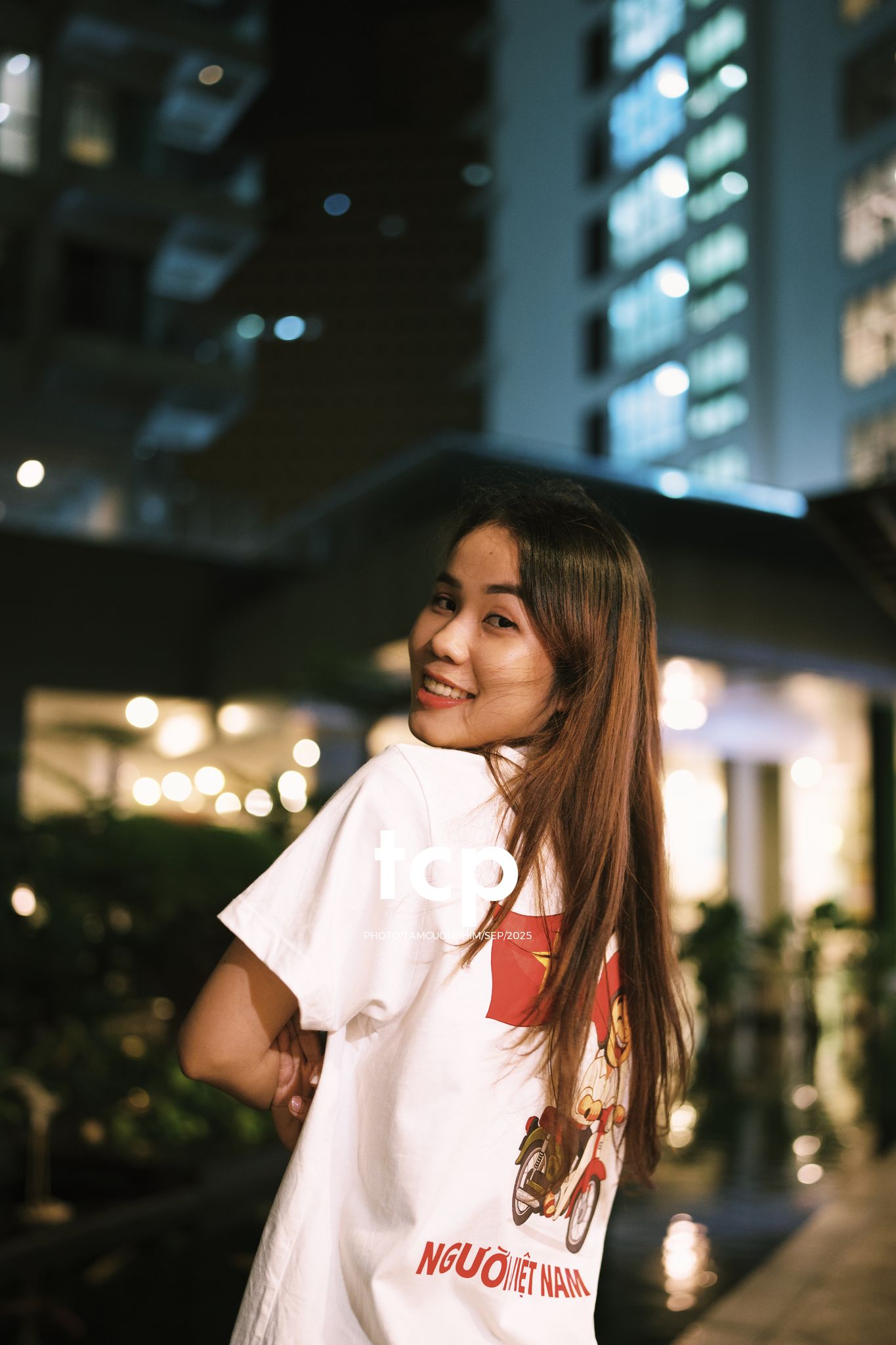 Tám Cuộn Phim - Nhịp thở đô thị về đêm