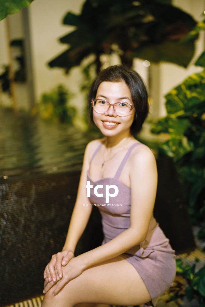 Tám Cuộn Phim - Nhịp thở đô thị về đêm