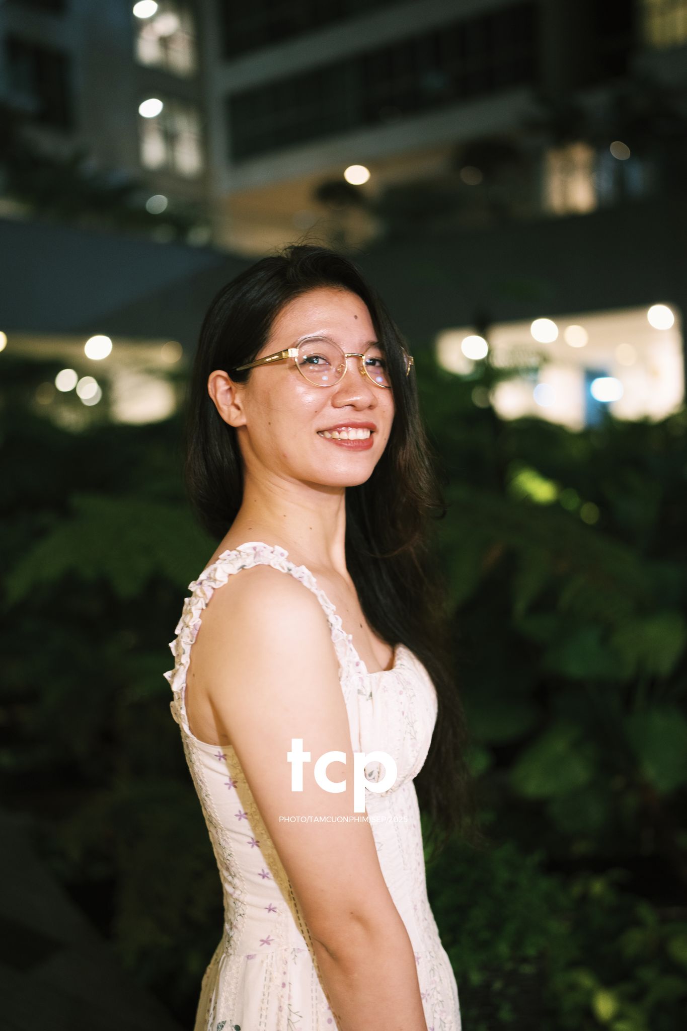 Tám Cuộn Phim - Nhịp thở đô thị về đêm