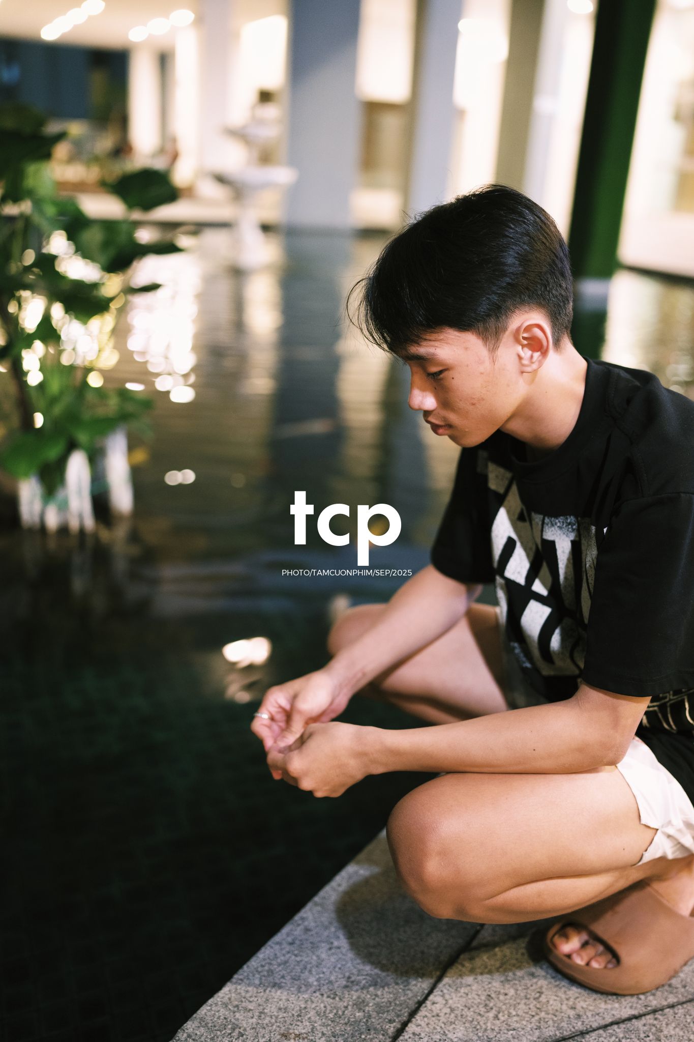 Tám Cuộn Phim - Nhịp thở đô thị về đêm