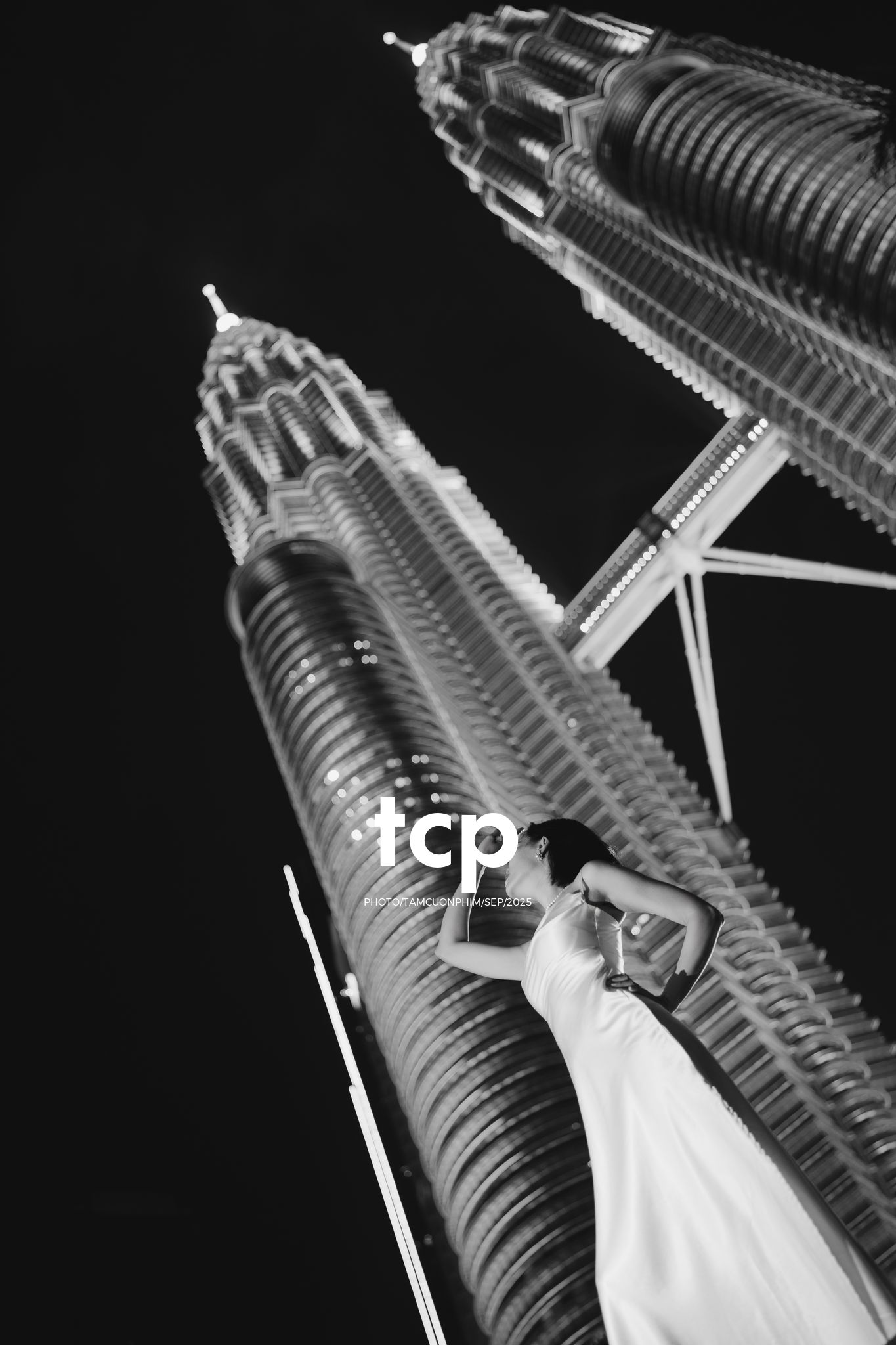 Tám Cuộn Phim - Nhịp thở đô thị về đêm