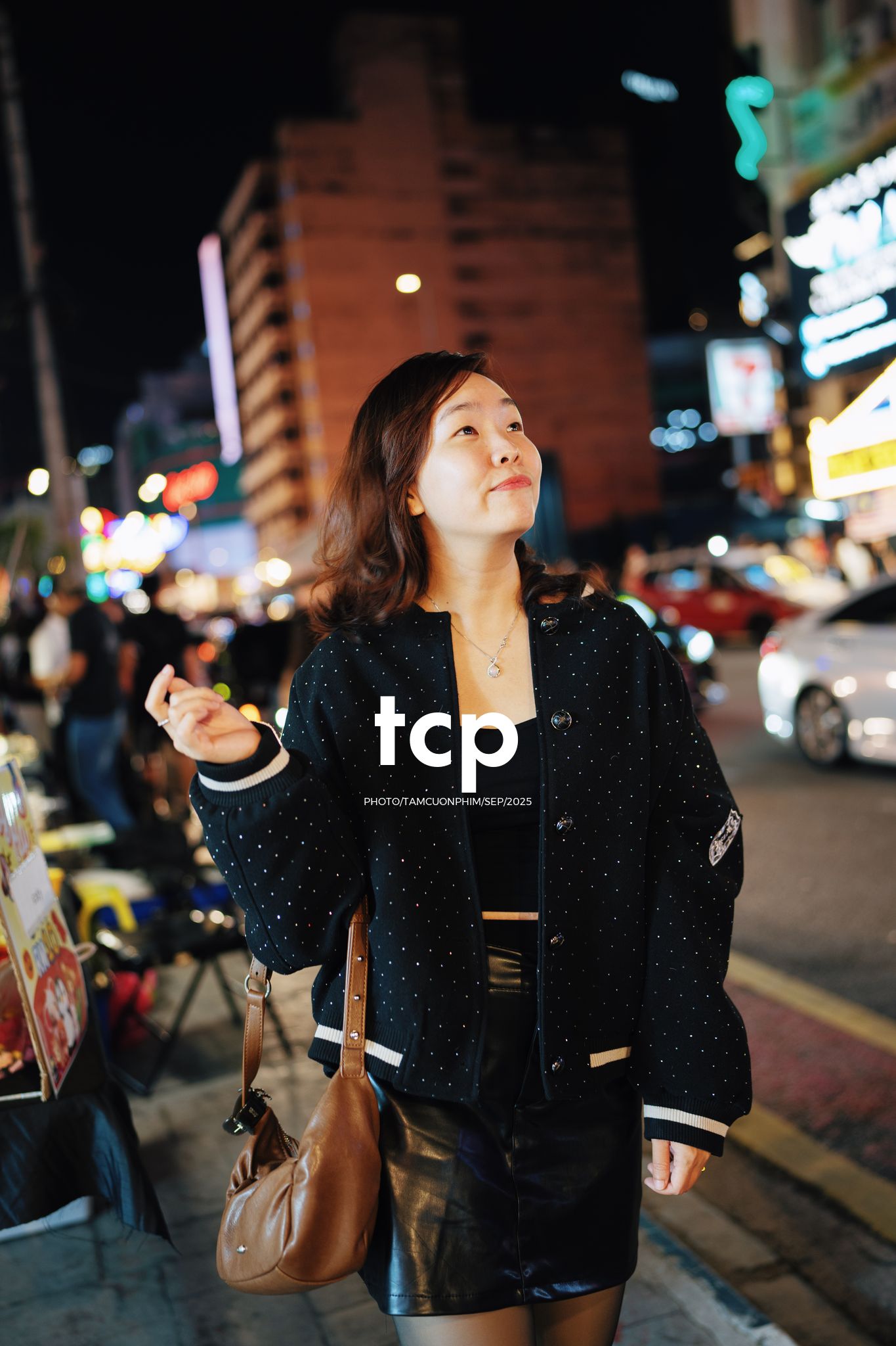 Tám Cuộn Phim - Nhịp thở đô thị về đêm