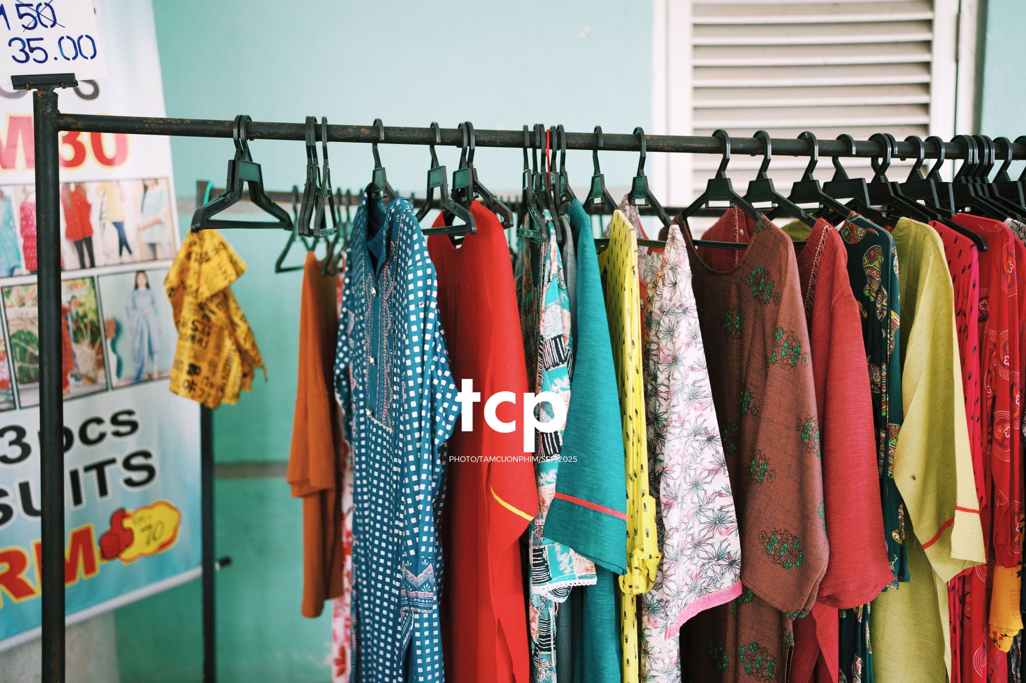 Tám Cuộn Phim - Hành trình kết nối tâm linh và văn hóa đầy màu sắc