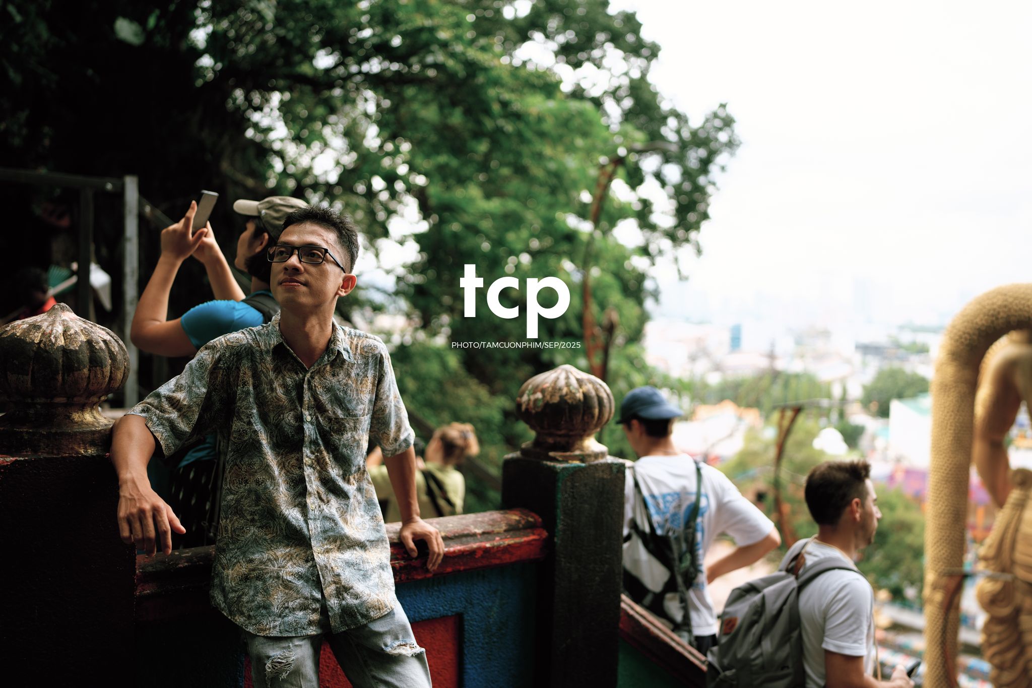 Tám Cuộn Phim - Hành trình kết nối tâm linh và văn hóa đầy màu sắc