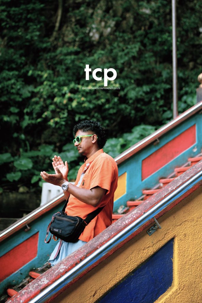 Tám Cuộn Phim - Hành trình kết nối tâm linh và văn hóa đầy màu sắc