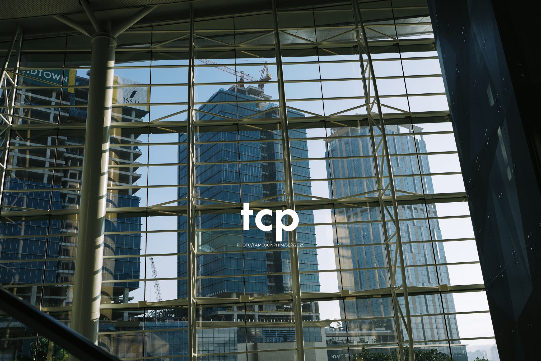 Tám Cuộn Phim - Có ai thấy nôn nao mỗi khi đứng trước những tòa nhà chọc trời ở xứ người không?