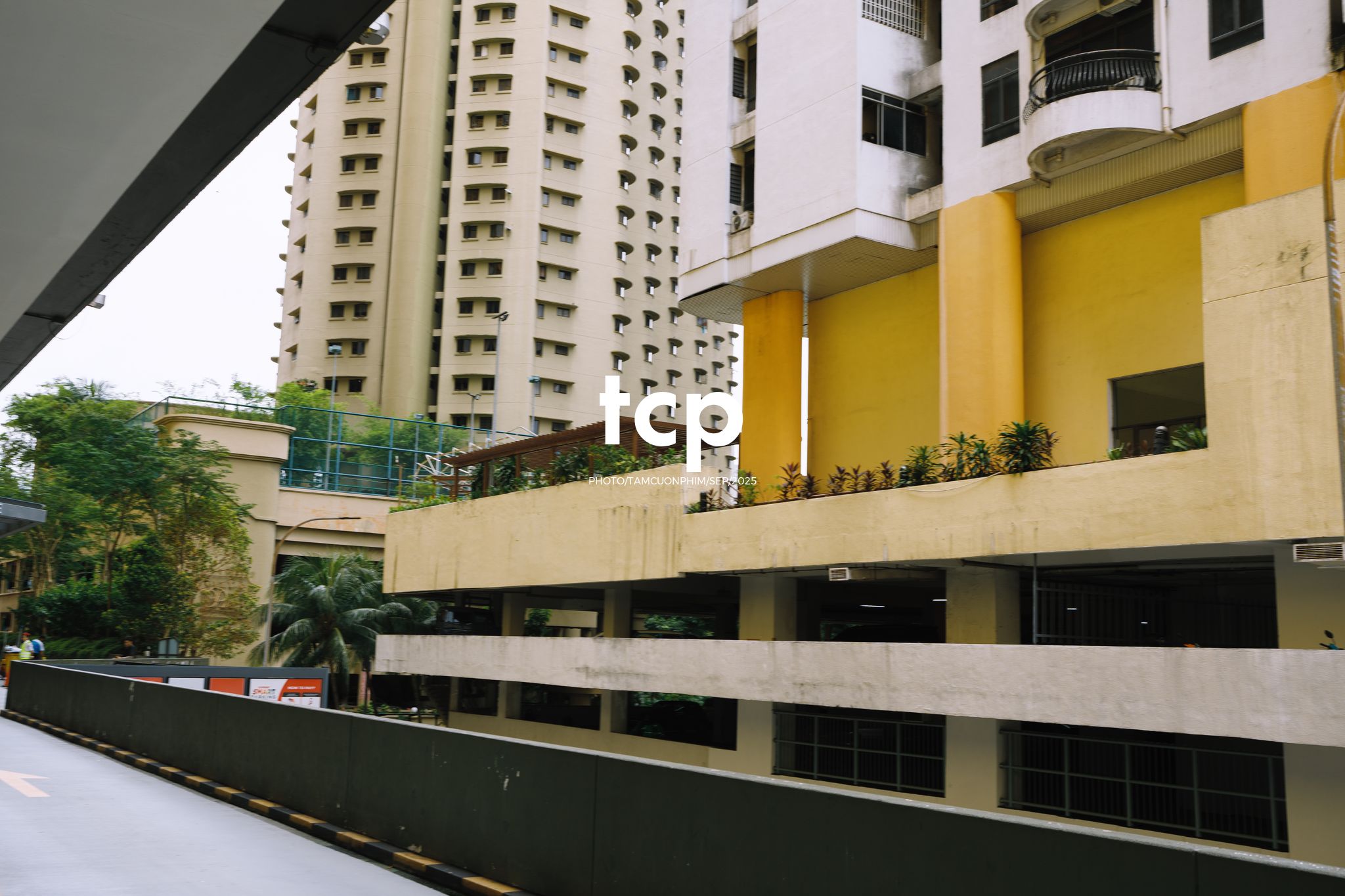 Tám Cuộn Phim - Có ai thấy nôn nao mỗi khi đứng trước những tòa nhà chọc trời ở xứ người không?