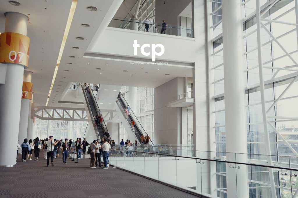 Tám Cuộn Phim - Có ai thấy nôn nao mỗi khi đứng trước những tòa nhà chọc trời ở xứ người không?