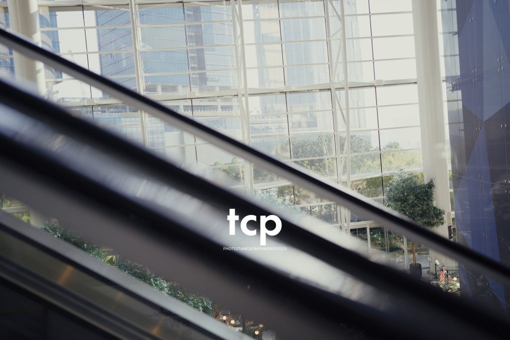 Tám Cuộn Phim - Có ai thấy nôn nao mỗi khi đứng trước những tòa nhà chọc trời ở xứ người không?
