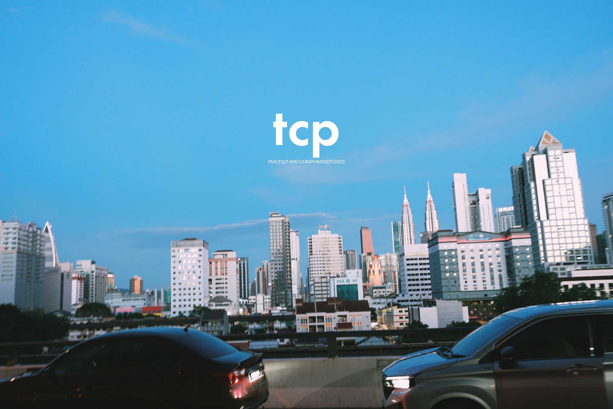 Tám Cuộn Phim - Có ai thấy nôn nao mỗi khi đứng trước những tòa nhà chọc trời ở xứ người không?