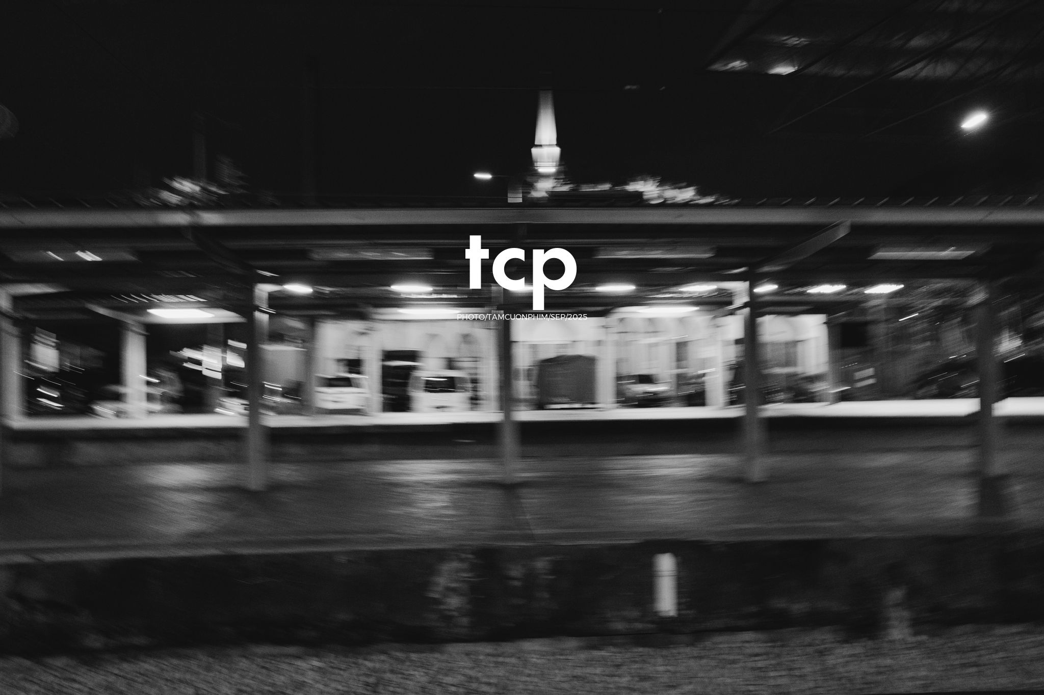Tám Cuộn Phim - Bạn đã bao giờ lang thang một mình giữa những con phố xa lạ vào đêm muộn chưa?