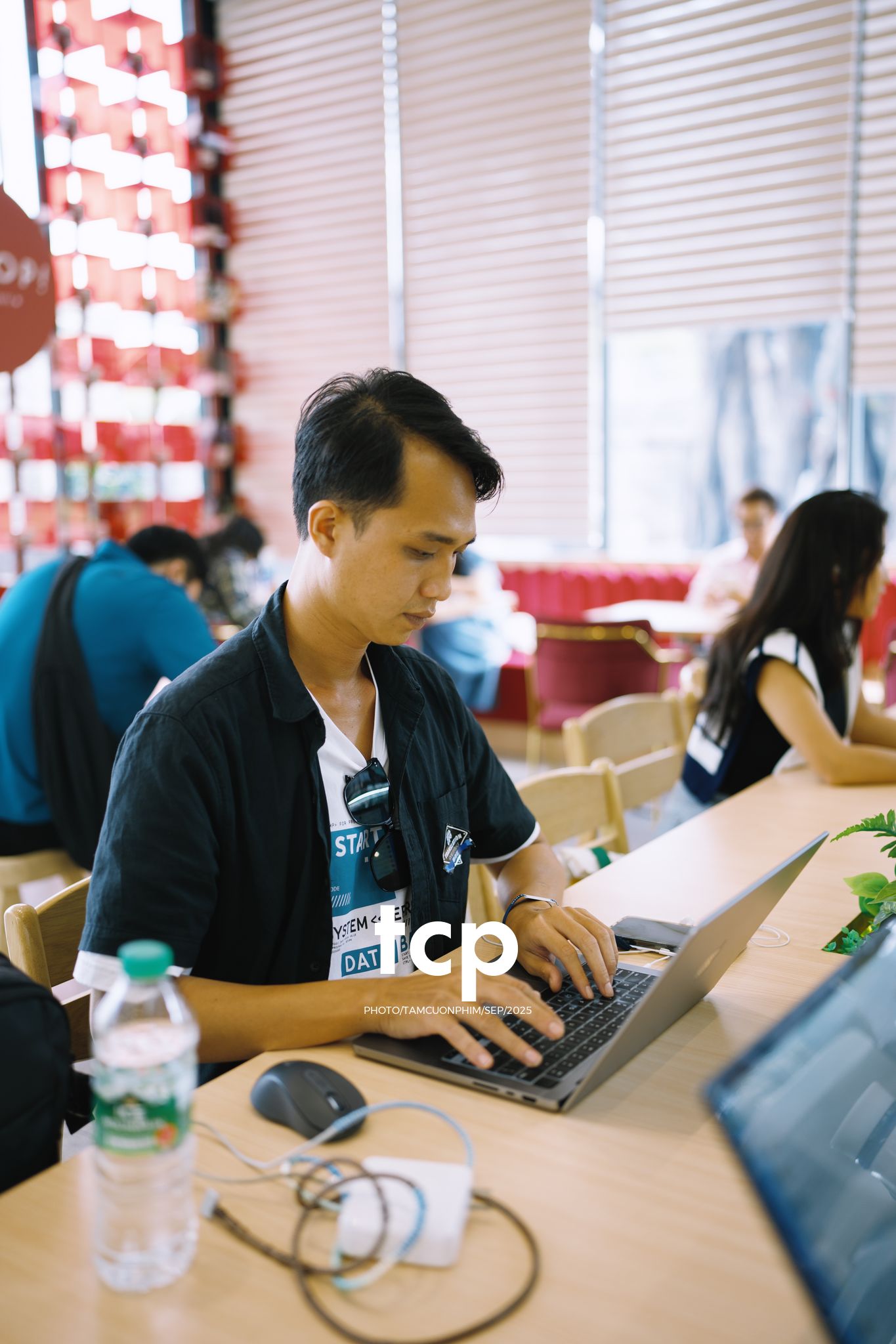 Tám Cuộn Phim - Chuyện những "chú chim di cư" ở trạm dừng chân Malaysia