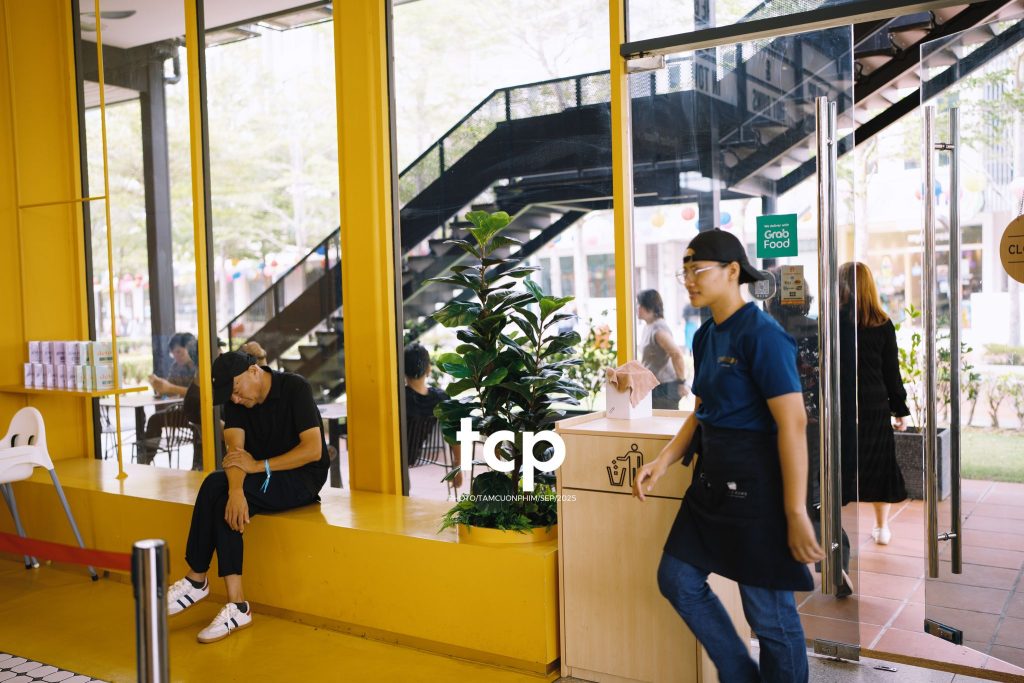 Tám Cuộn Phim - Chuyện những "chú chim di cư" ở trạm dừng chân Malaysia