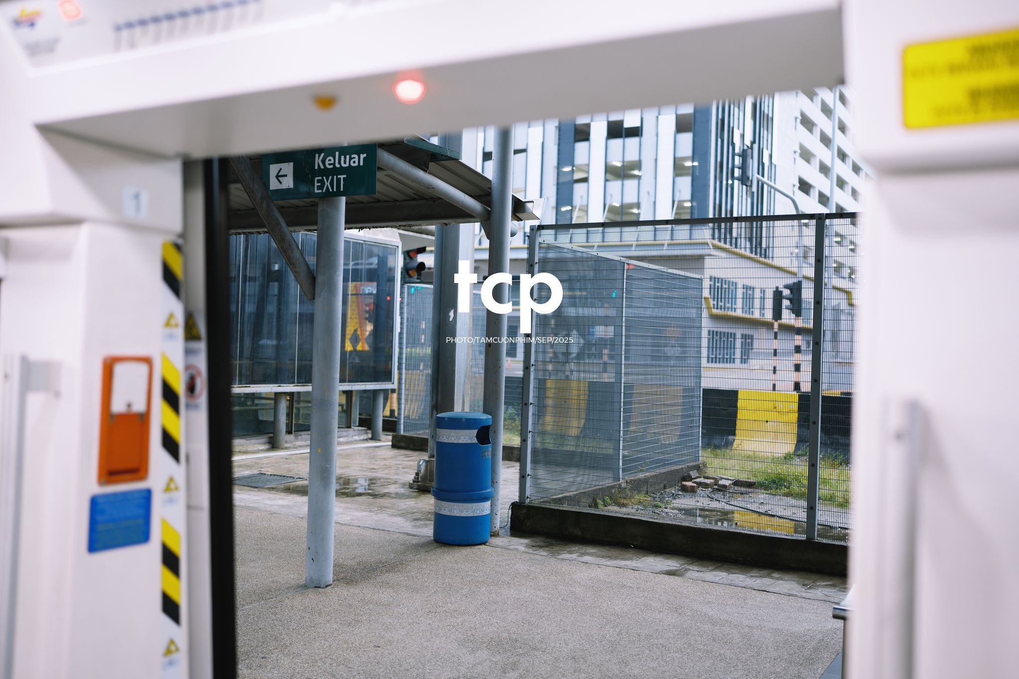 Tám Cuộn Phim - Nhịp điệu đường ray