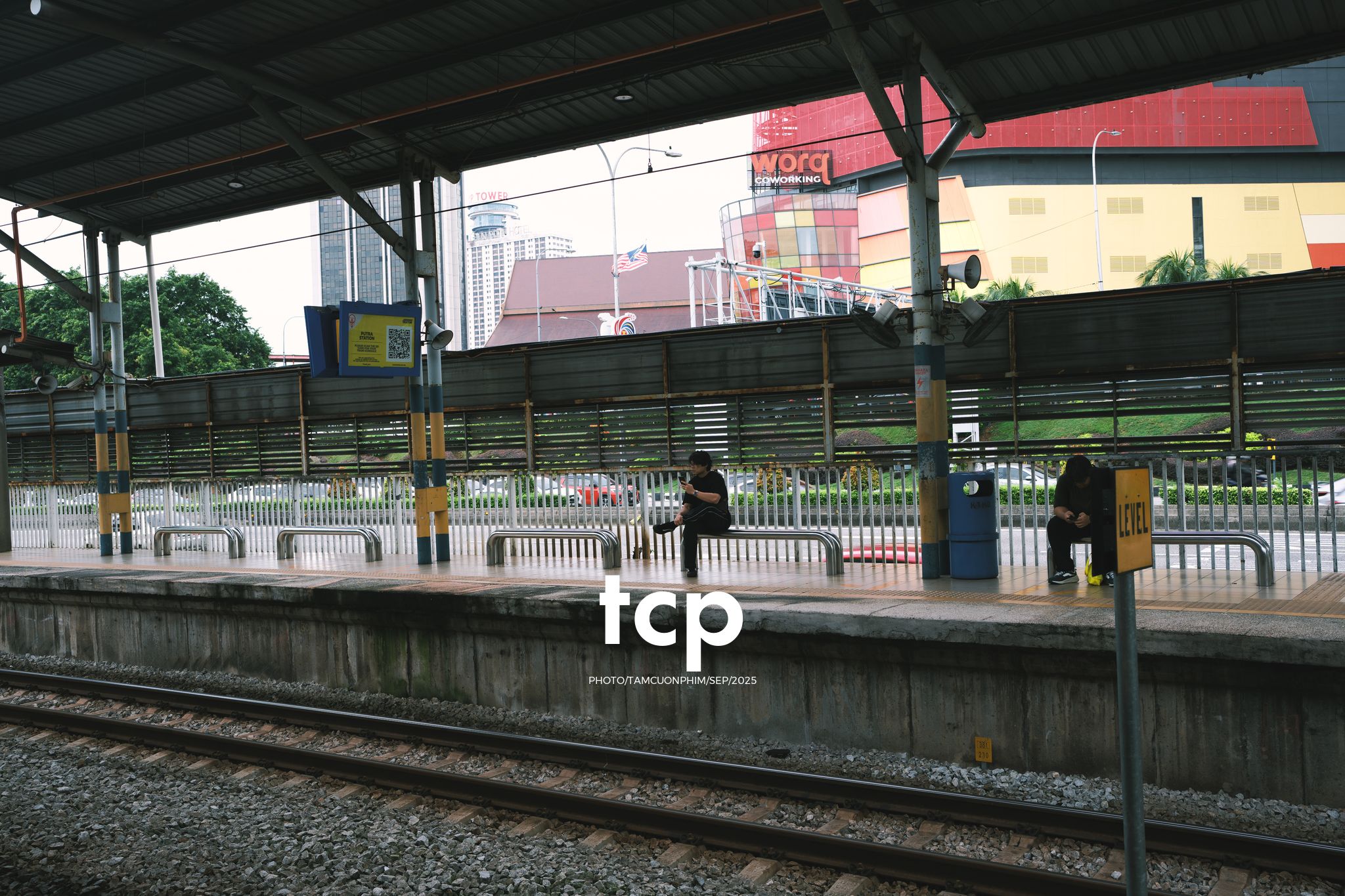 Tám Cuộn Phim - Nhịp điệu đường ray