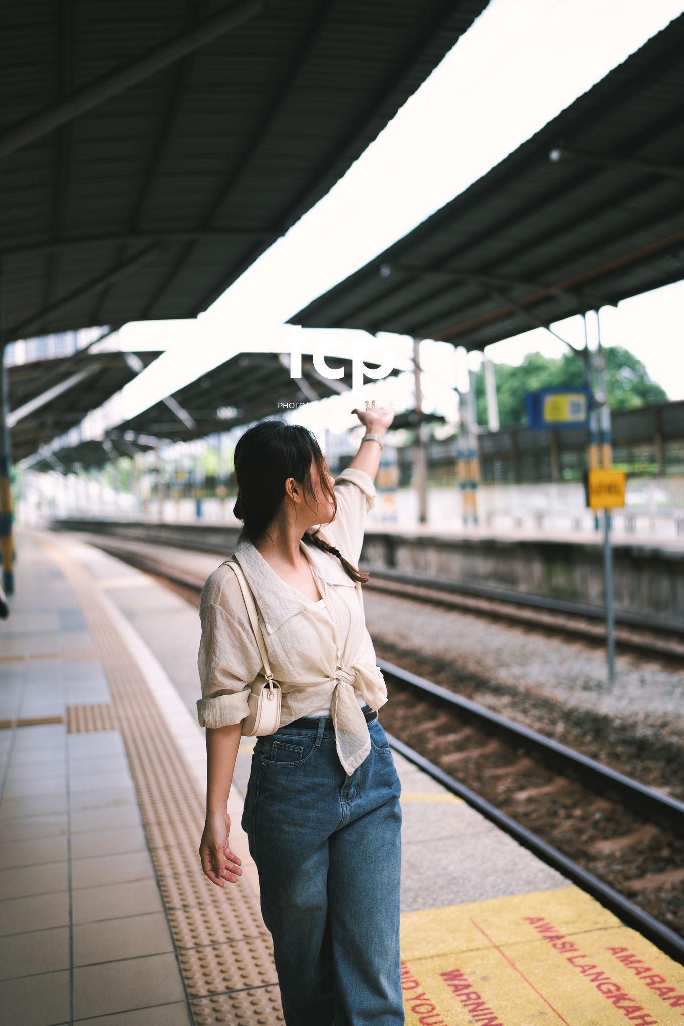 Tám Cuộn Phim - Nhịp điệu đường ray