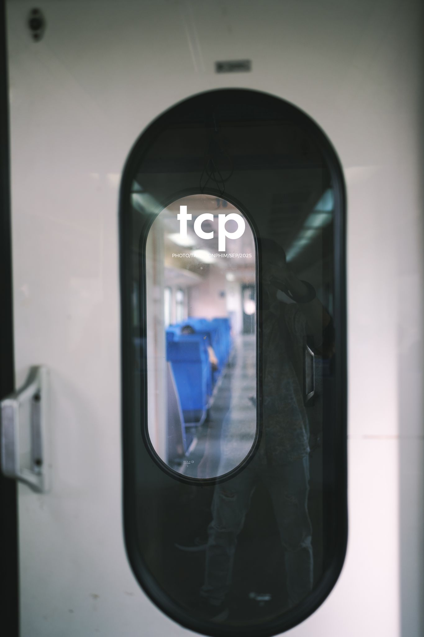 Tám Cuộn Phim - Nhịp điệu đường ray