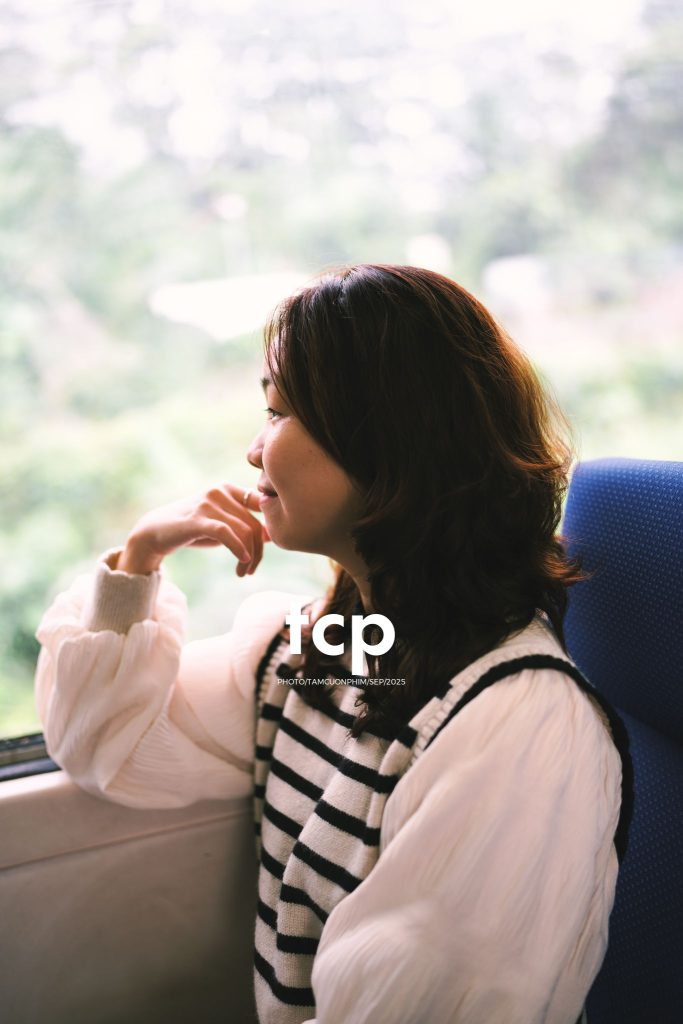 Tám Cuộn Phim - Nhịp điệu đường ray
