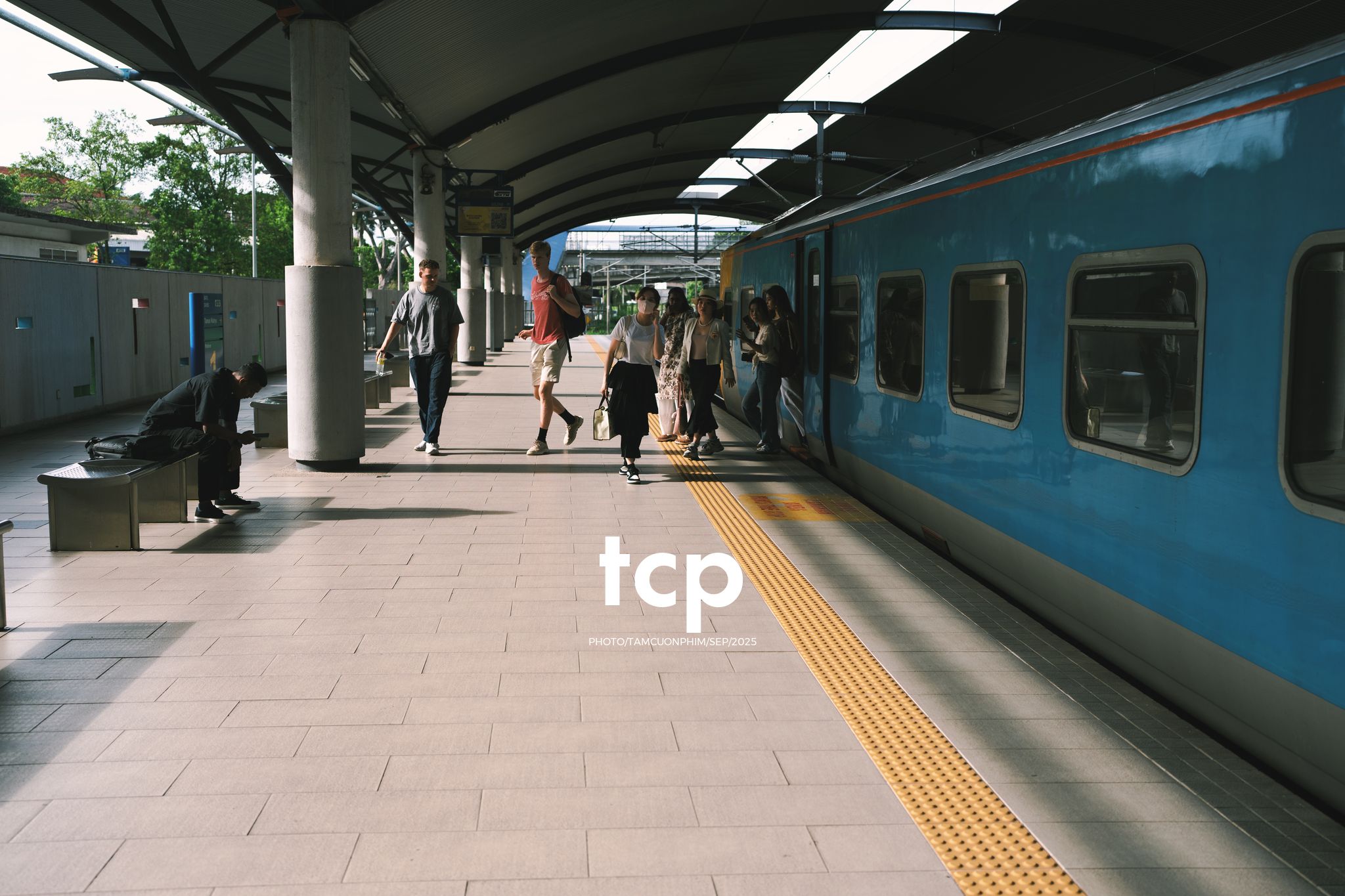 Tám Cuộn Phim - Nhịp điệu đường ray