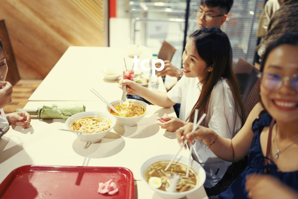 Tám Cuộn Phim - Những kết nối ngọt ngào bên bàn ăn