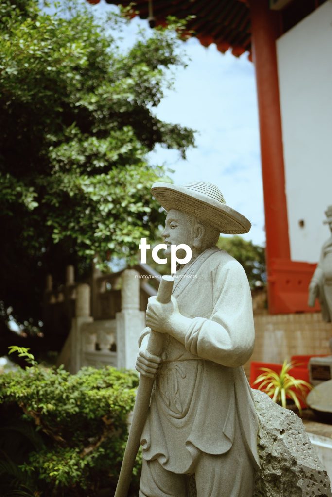 Tám Cuộn Phim - Sắc đỏ và hương trầm nơi cổ tự