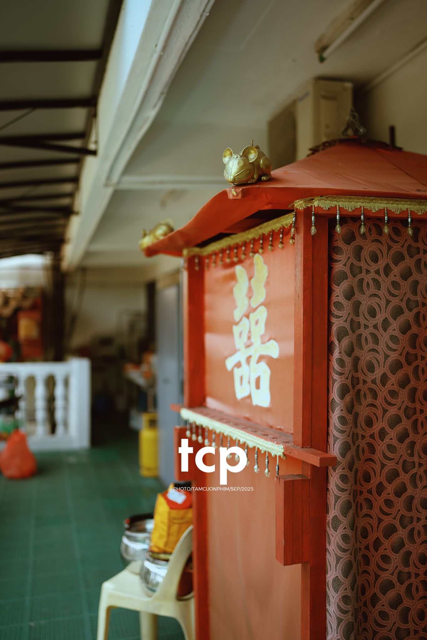 Tám Cuộn Phim - Sắc đỏ và hương trầm nơi cổ tự