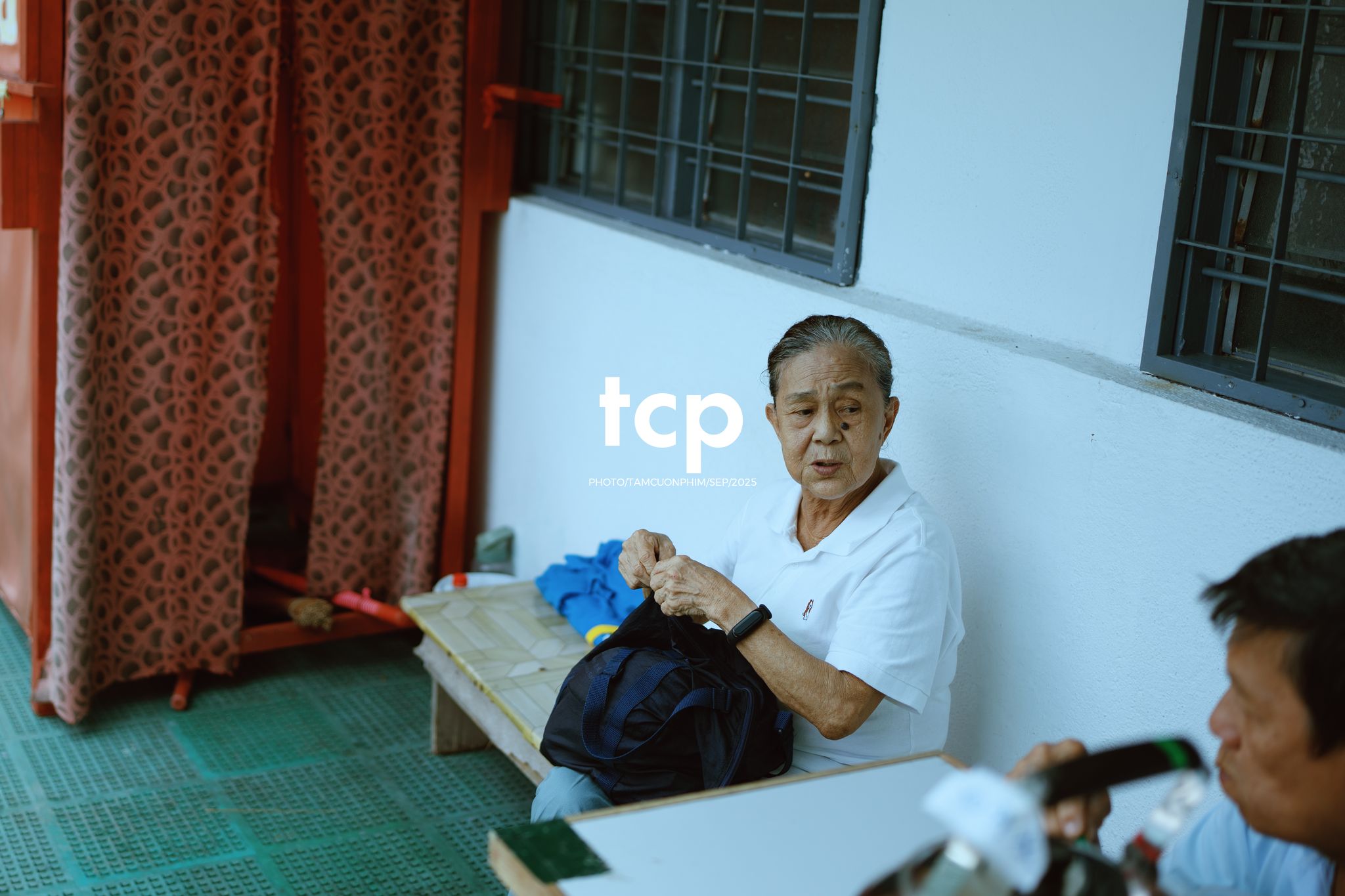Tám Cuộn Phim - Sắc đỏ và hương trầm nơi cổ tự