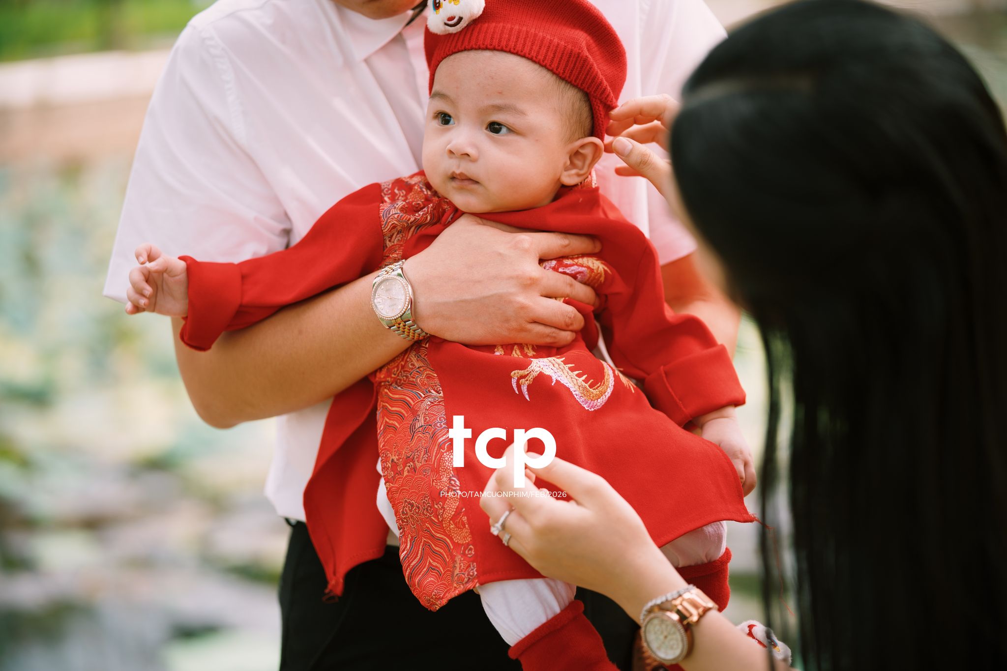 Tám Cuộn Phim - Tiếng cười giòn tan trên chiếc cầu gỗ cũ