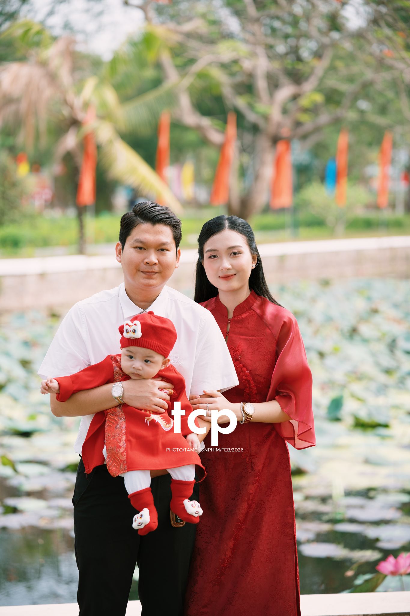 Tám Cuộn Phim - Tiếng cười giòn tan trên chiếc cầu gỗ cũ