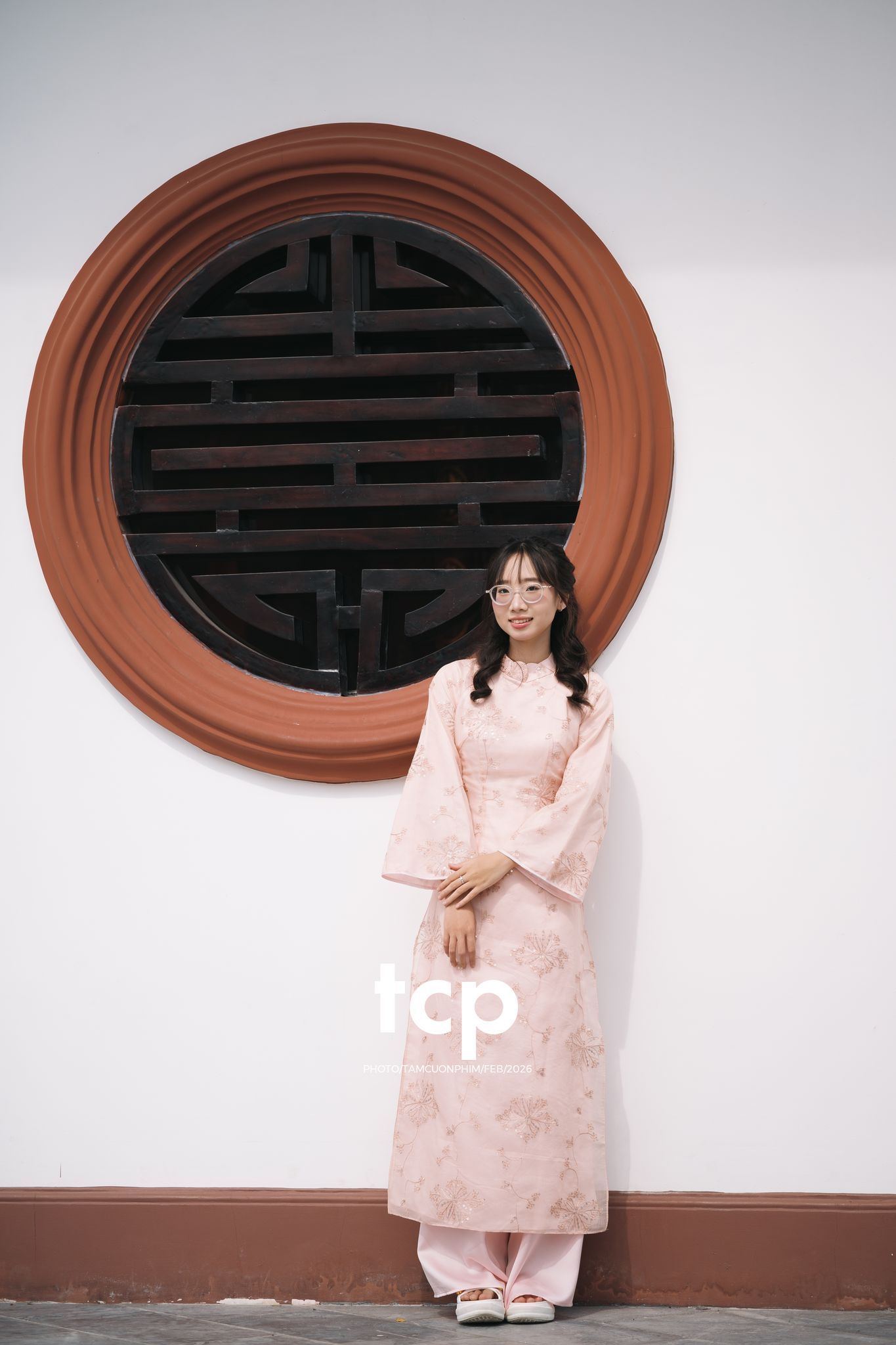 Tám Cuộn Phim - Tiếng cười giòn tan trên chiếc cầu gỗ cũ