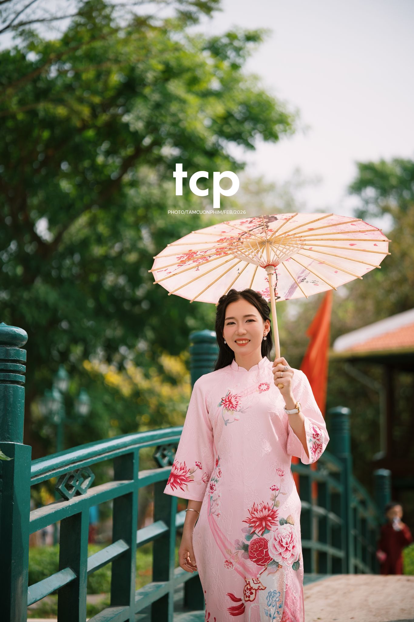 Tám Cuộn Phim - Tiếng cười giòn tan trên chiếc cầu gỗ cũ