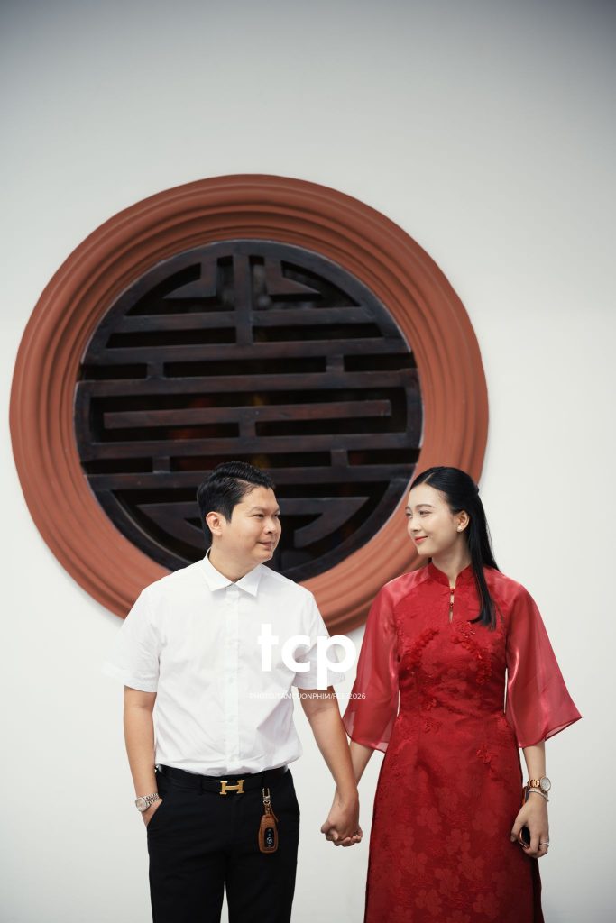Tám Cuộn Phim - Tiếng cười giòn tan trên chiếc cầu gỗ cũ