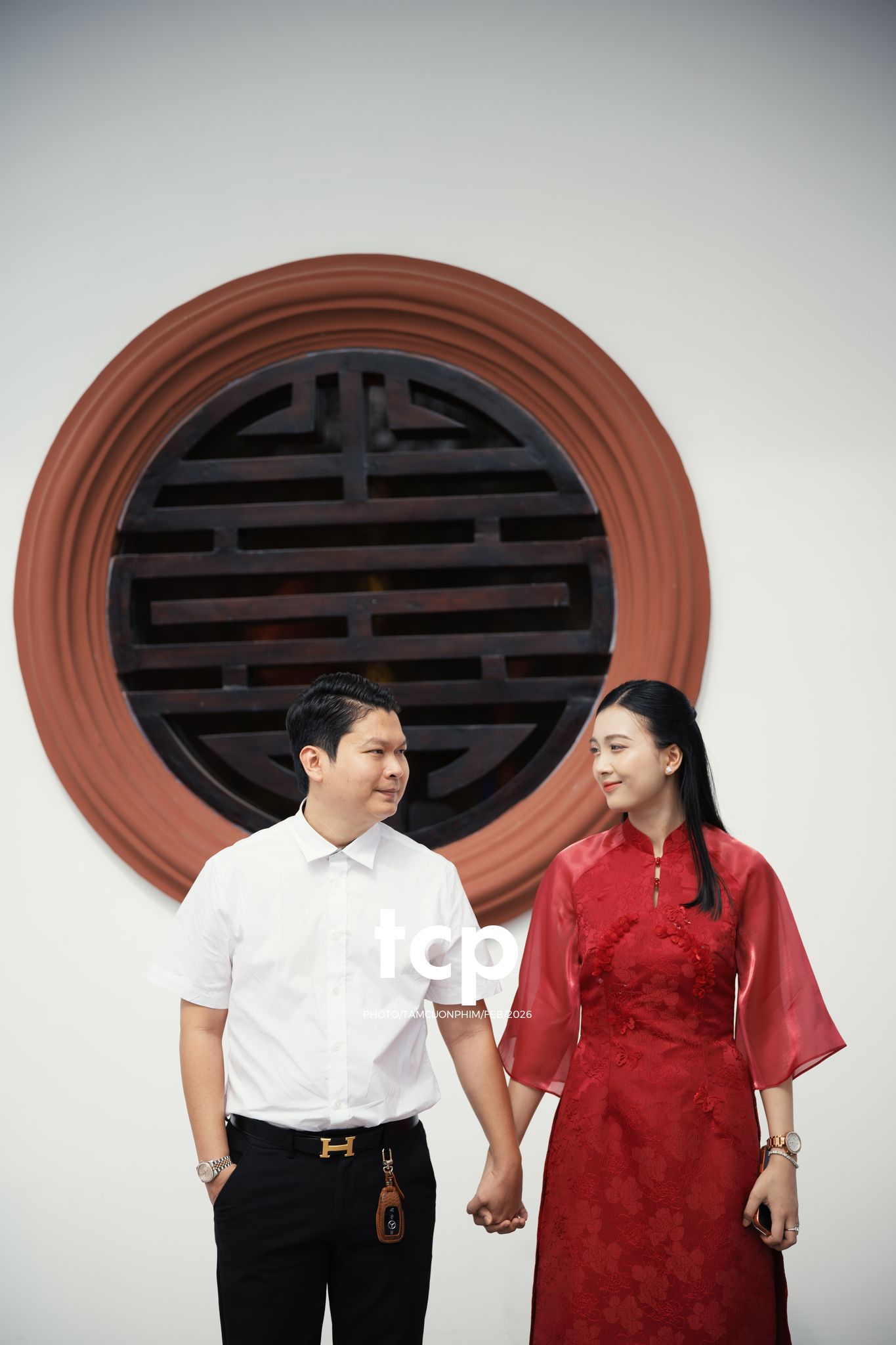 Tám Cuộn Phim - Tiếng cười giòn tan trên chiếc cầu gỗ cũ