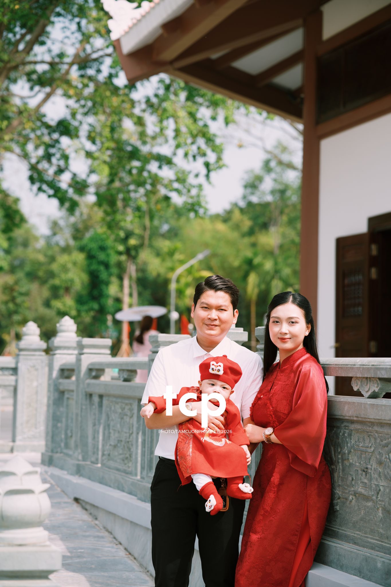 Tám Cuộn Phim - Tiếng cười giòn tan trên chiếc cầu gỗ cũ