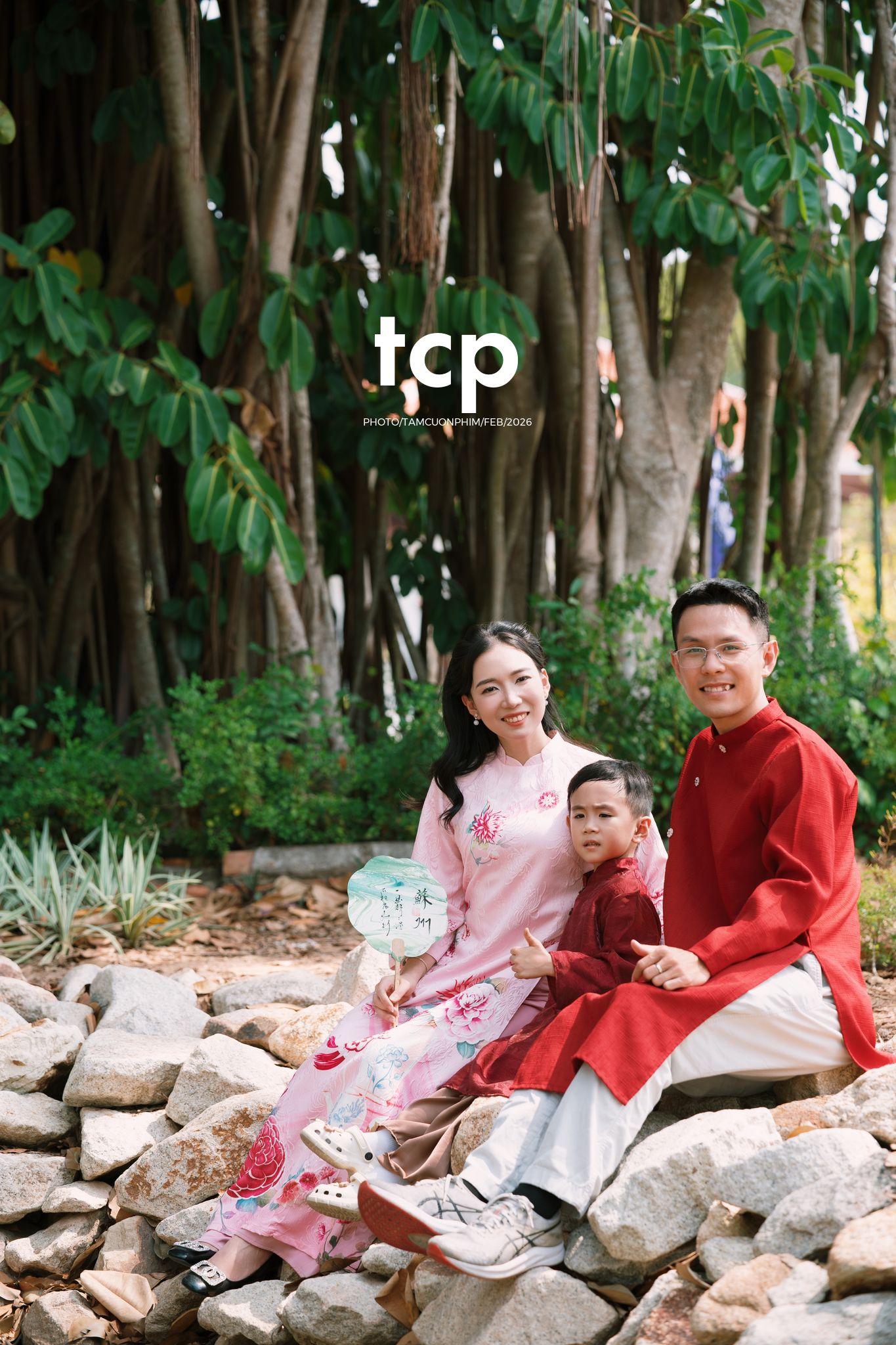Tám Cuộn Phim - Tiếng cười giòn tan trên chiếc cầu gỗ cũ