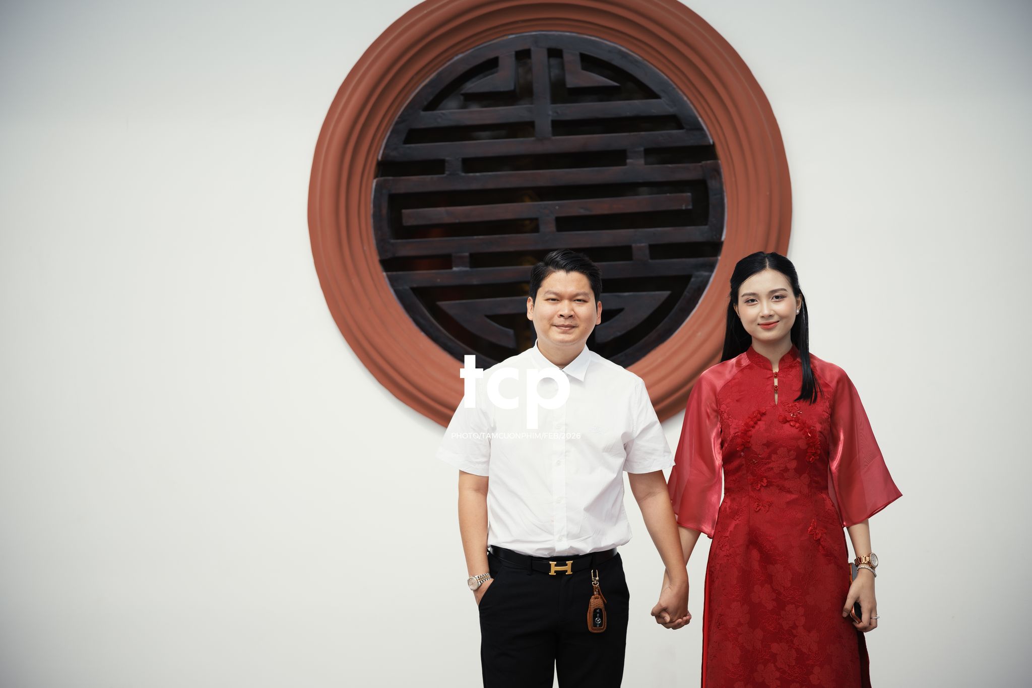 Tám Cuộn Phim - Tiếng cười giòn tan trên chiếc cầu gỗ cũ