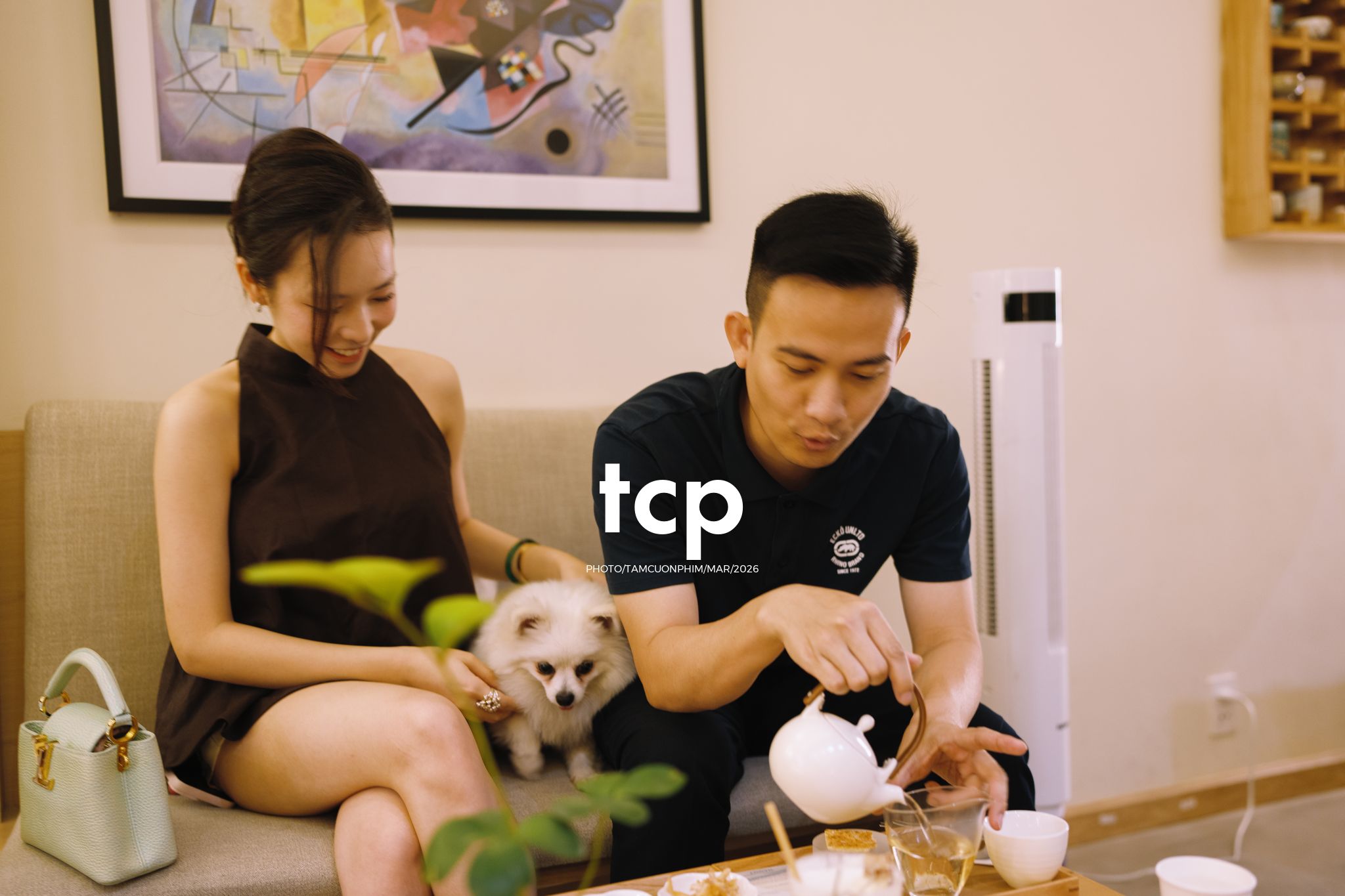 Tám Cuộn Phim - Những khoảnh khắc kết nối đầy yêu thương