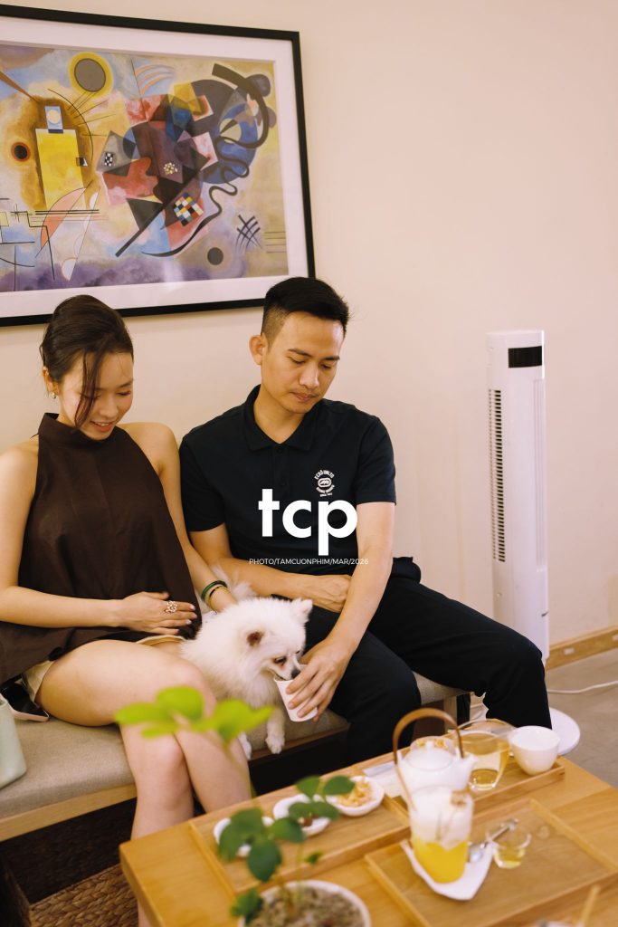 Tám Cuộn Phim - Những khoảnh khắc kết nối đầy yêu thương