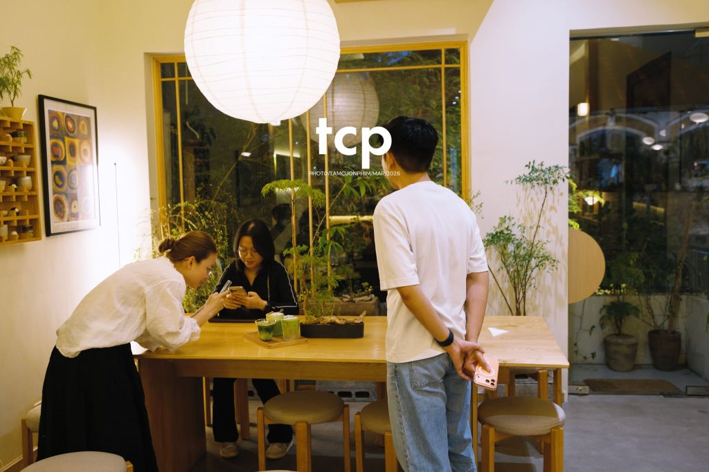 Tám Cuộn Phim - Những khoảnh khắc kết nối đầy yêu thương