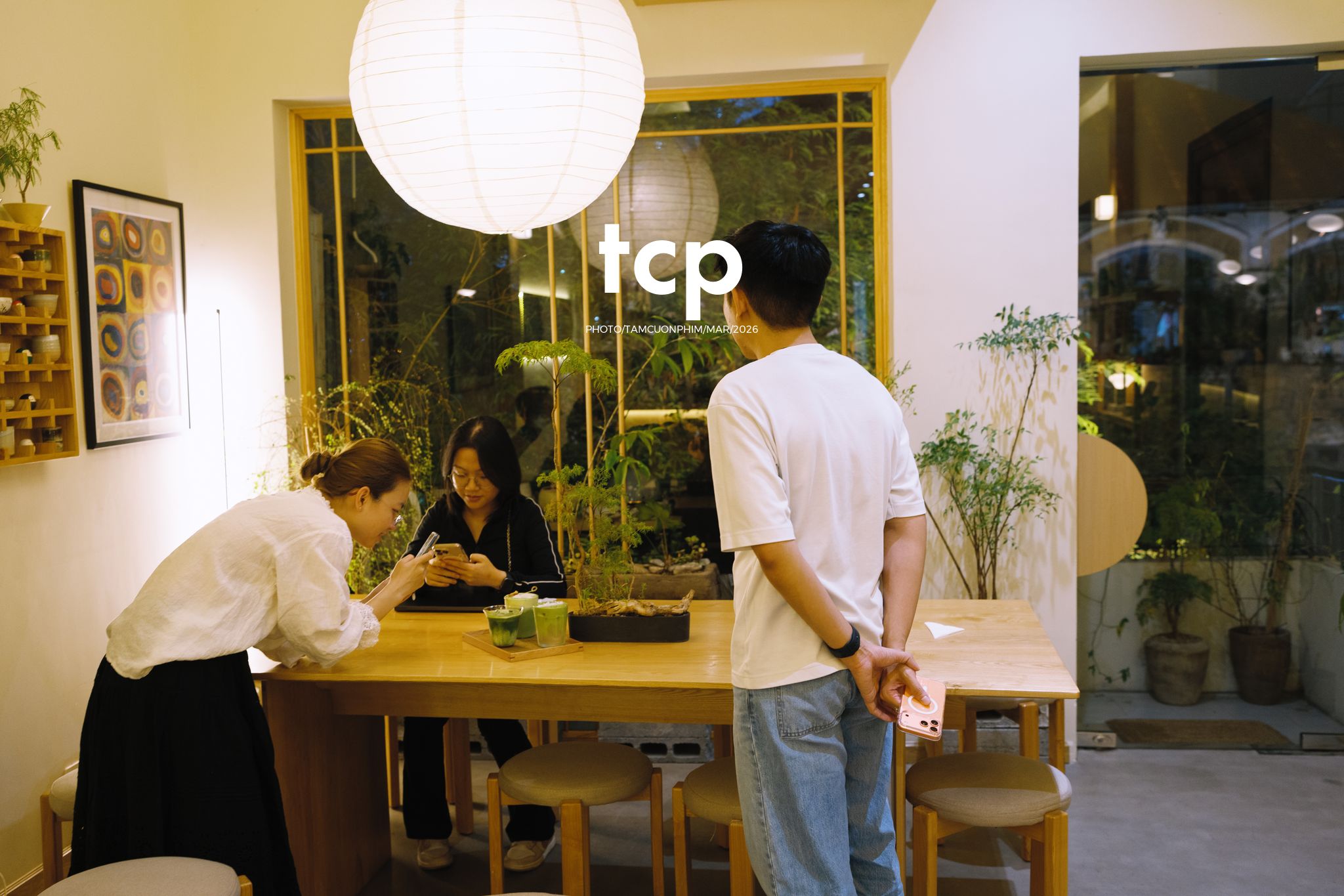 Tám Cuộn Phim - Những khoảnh khắc kết nối đầy yêu thương