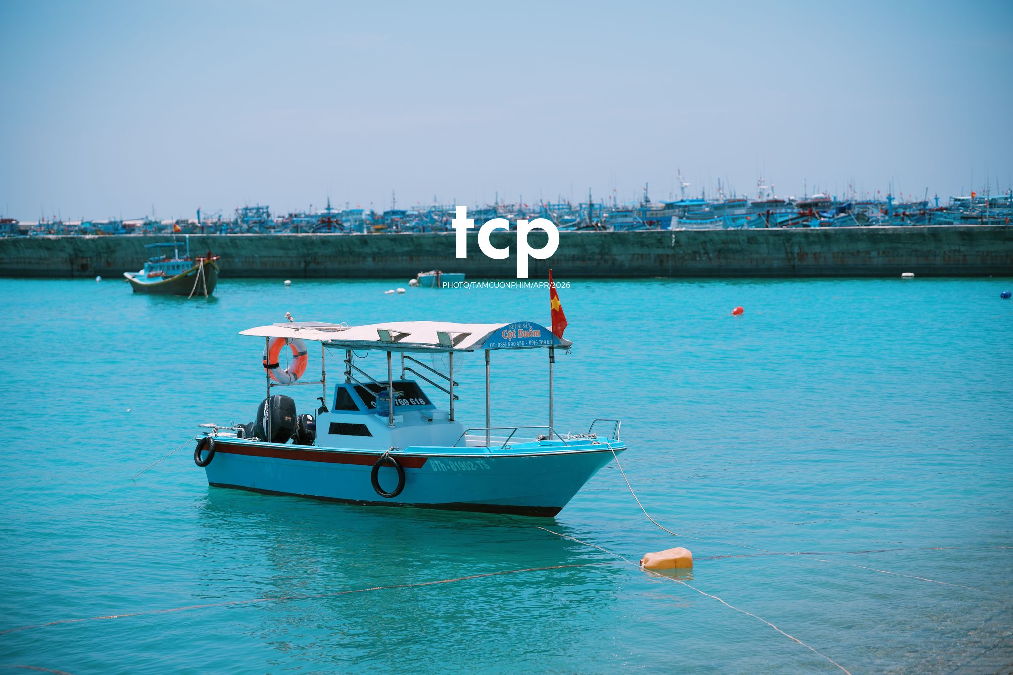Tám Cuộn Phim - Chỉ còn năm phút nữa để kịp chuyến tàu cuối ra bãi đá đen