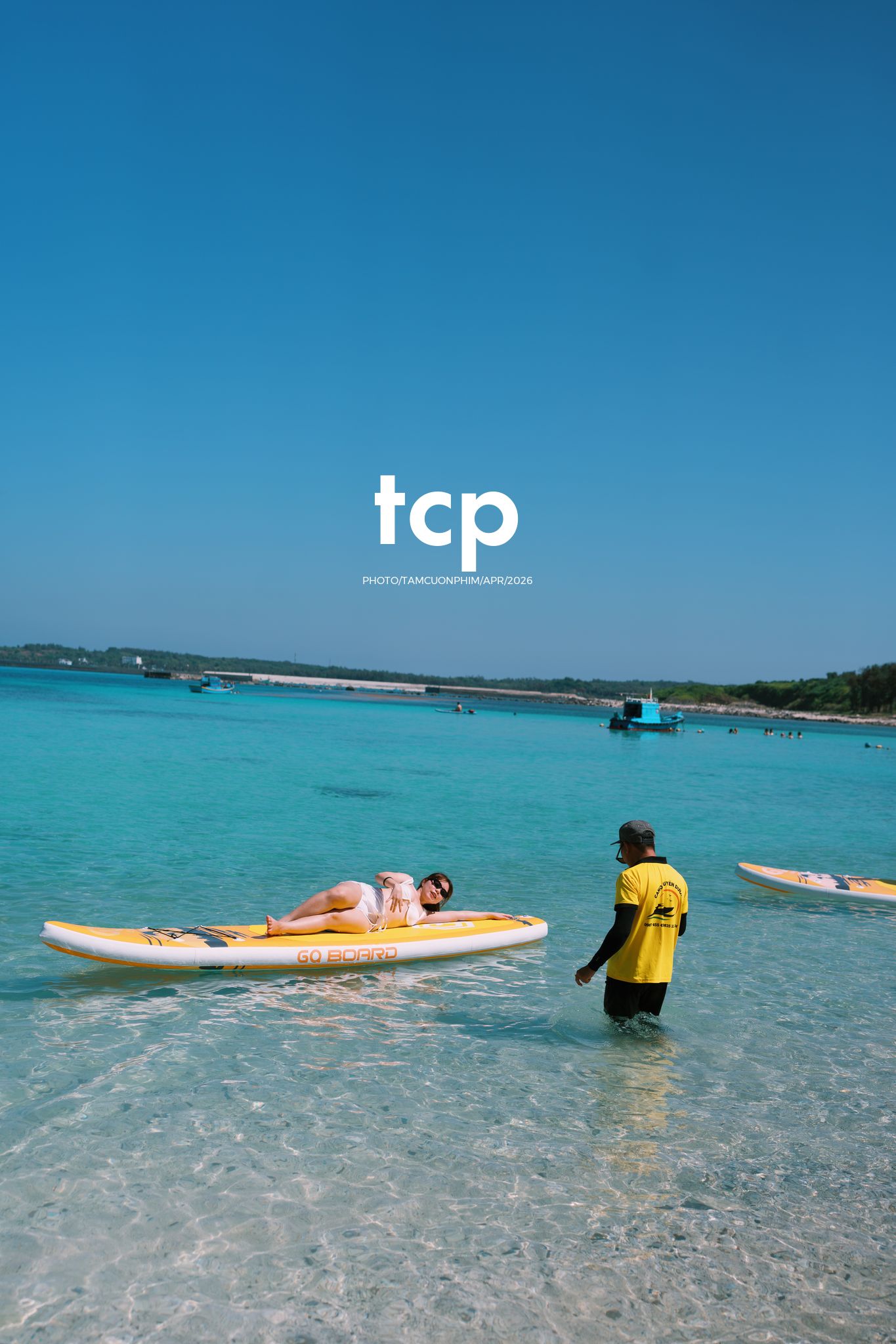 Tám Cuộn Phim - Chỉ còn năm phút nữa để kịp chuyến tàu cuối ra bãi đá đen