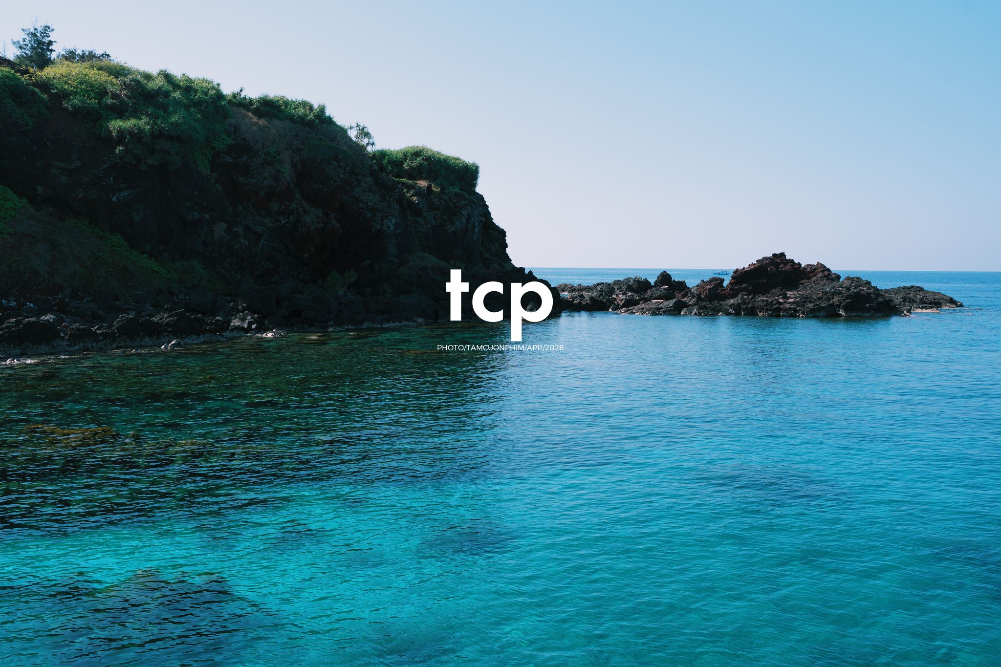 Tám Cuộn Phim - Chỉ còn năm phút nữa để kịp chuyến tàu cuối ra bãi đá đen