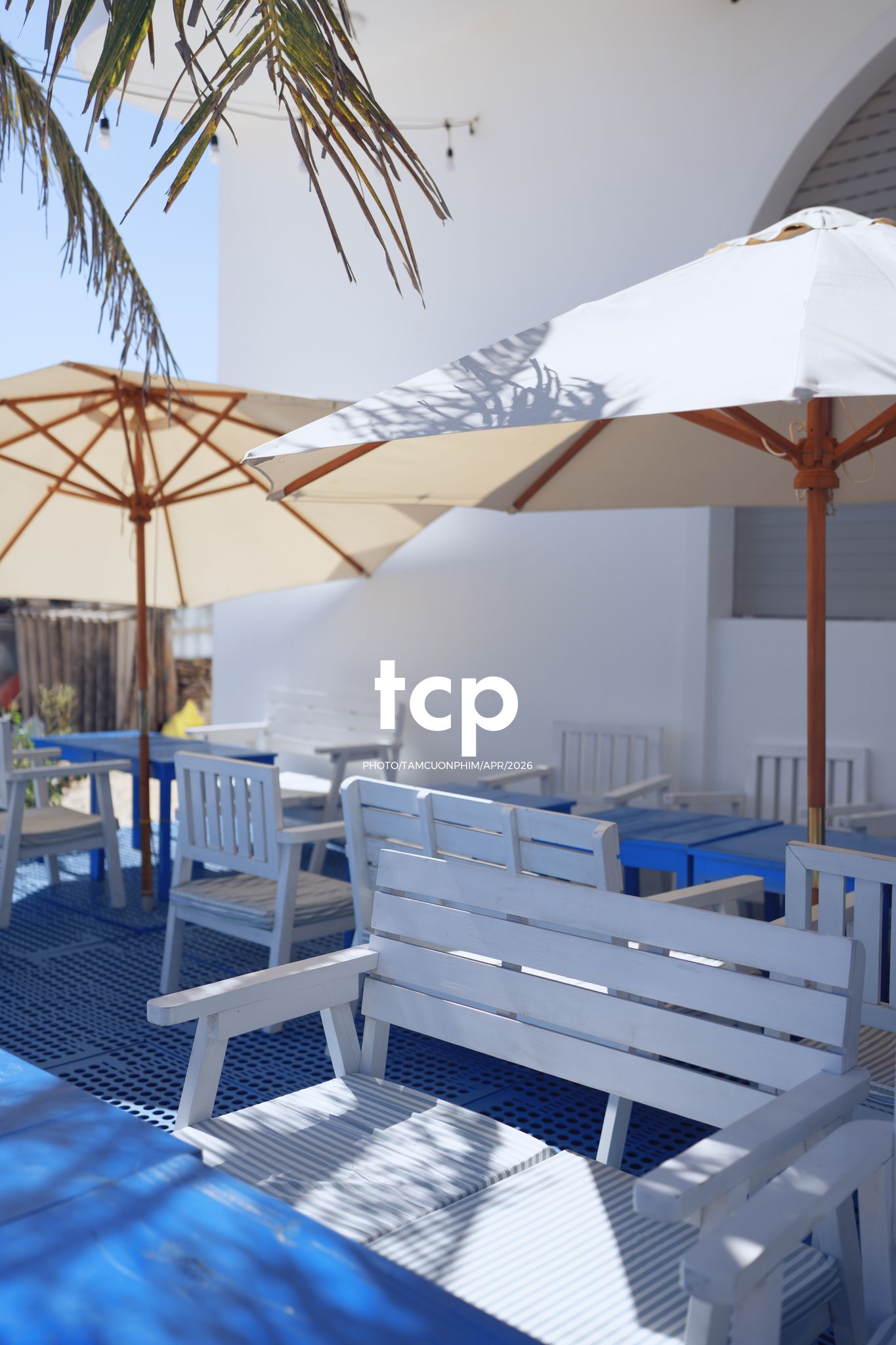 Tám Cuộn Phim - Nắng Gió Giữa Miền Viễn Hải